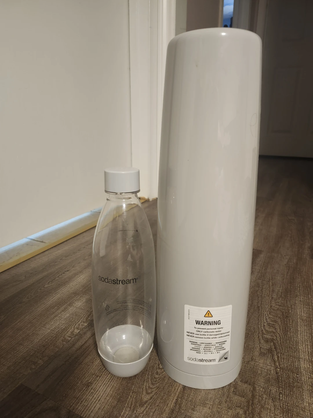 SodaStream Sparkling Water Maker with Bottle and CO2 Canister - photo 3