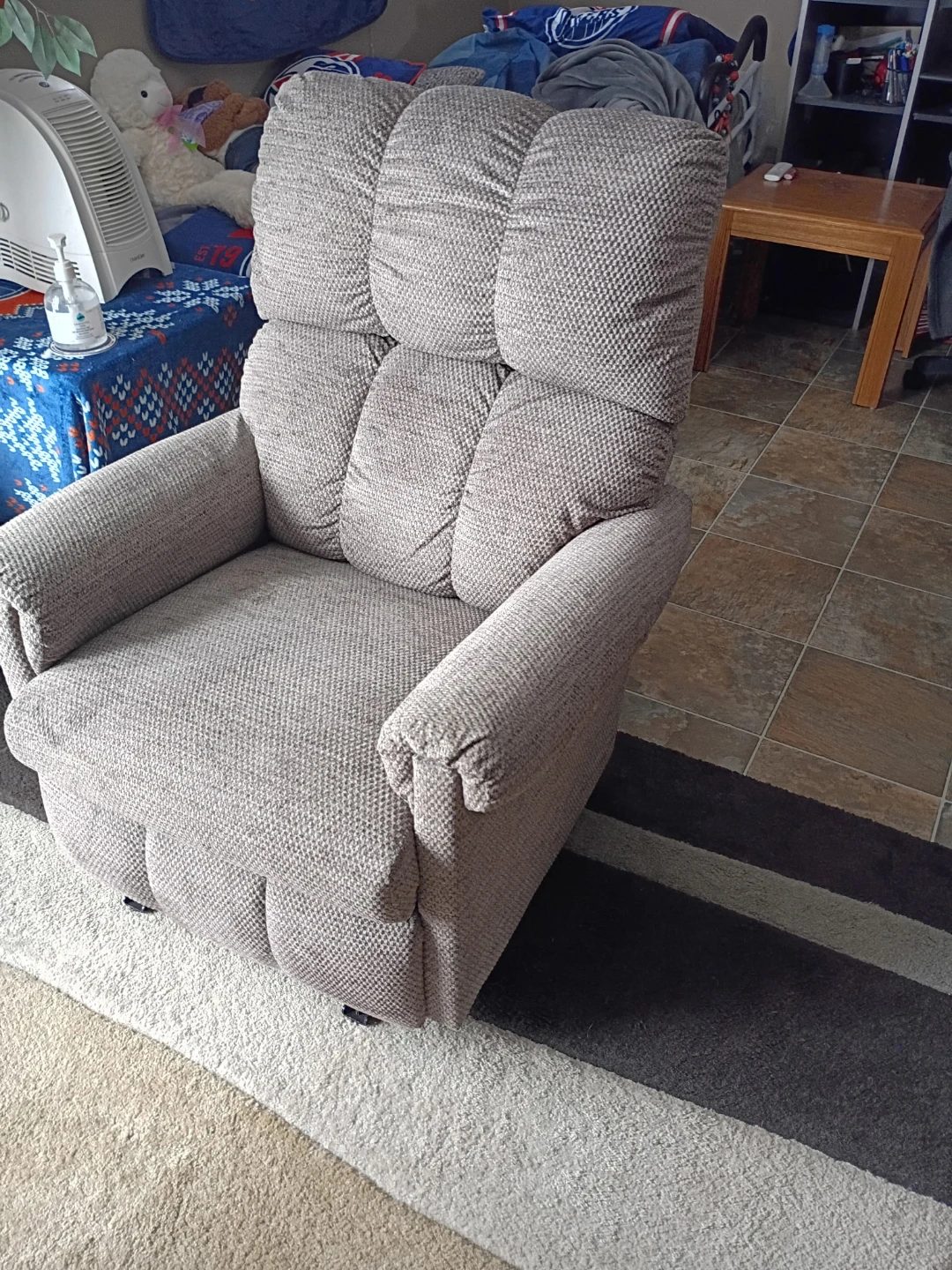 Laz-E-Boy Electric Recliner Chair - Beige - photo 4