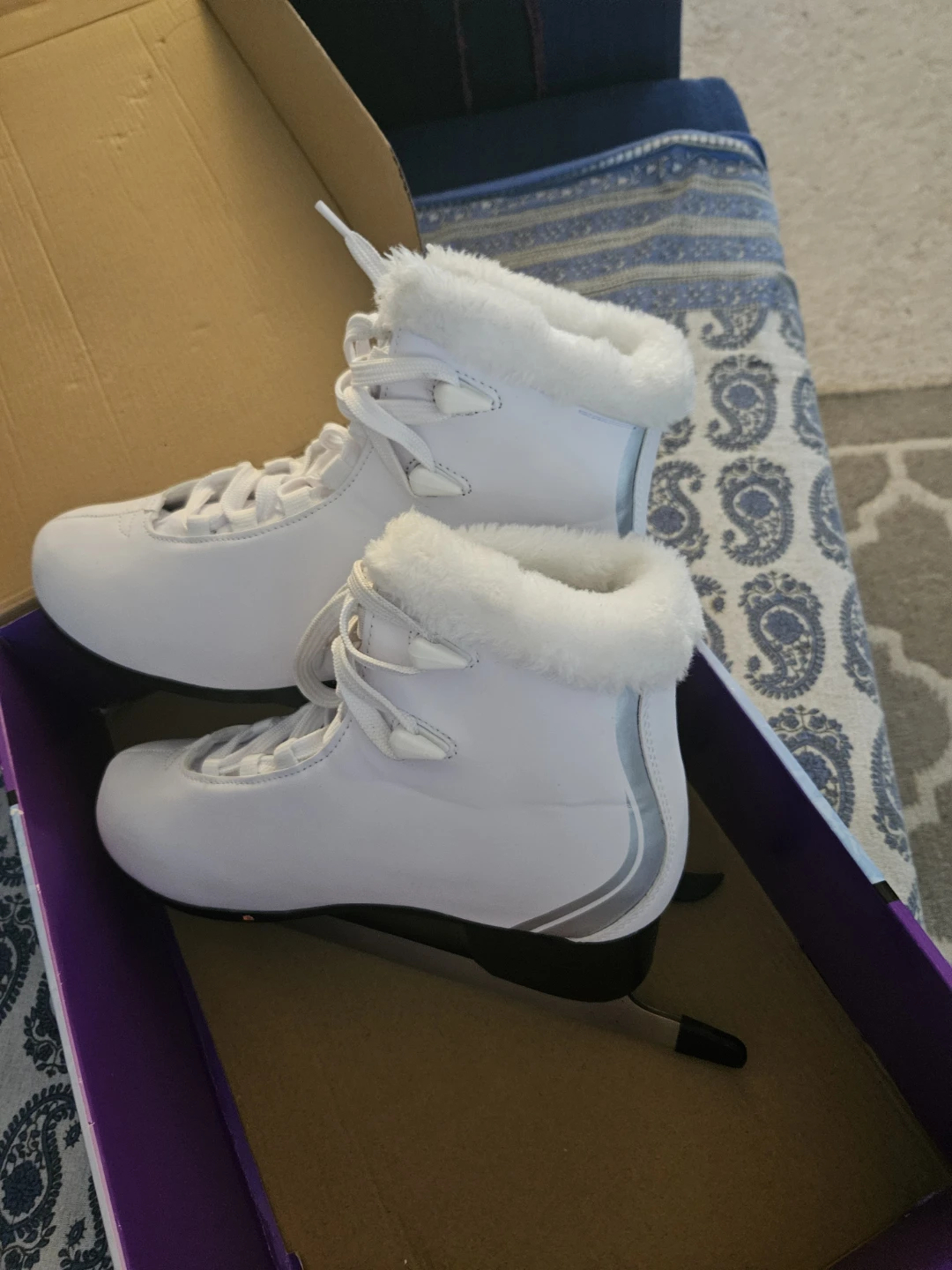 Figure Skates with Warm Fur Collar - photo 3