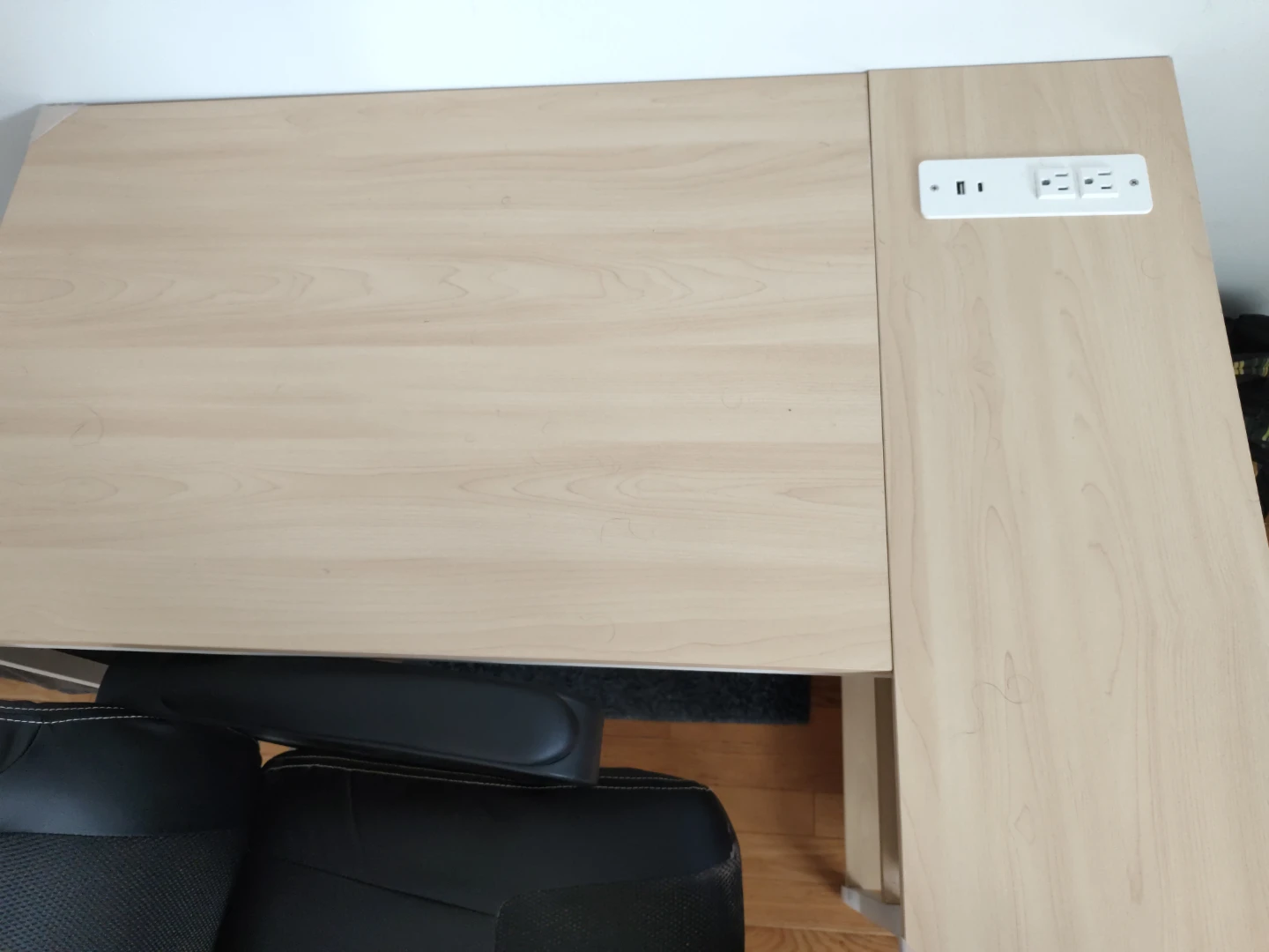 Gaming Chair with Desk Integrated Power - photo 3