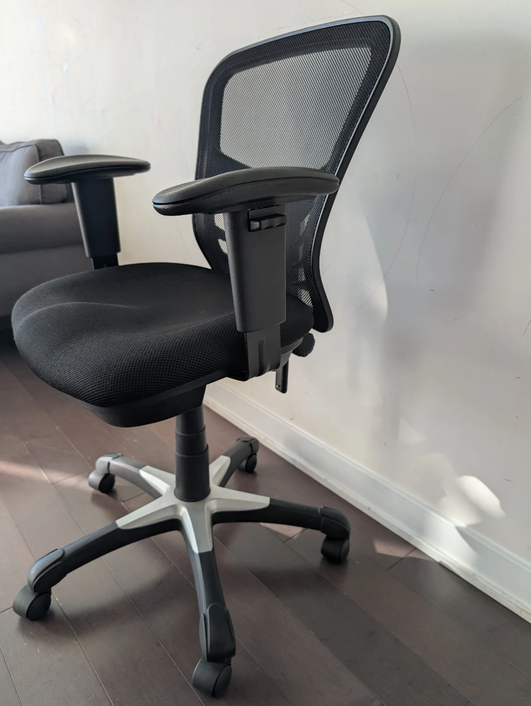 Black Mesh Office Chair - photo 3