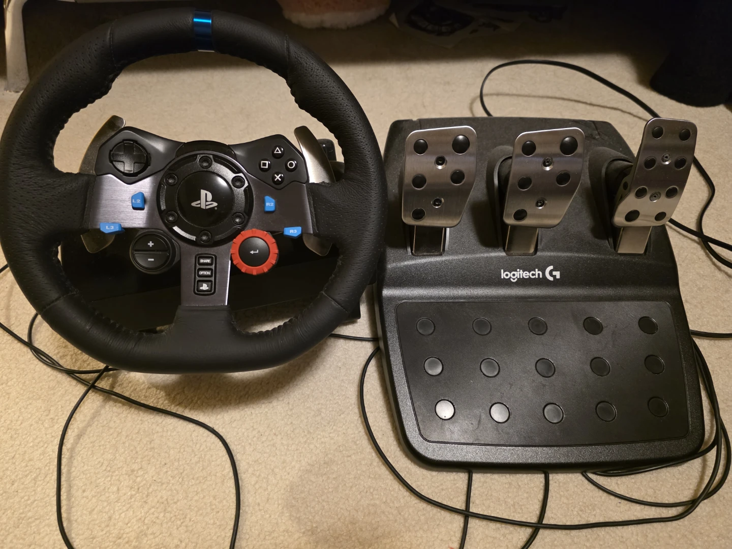 Logitech G29 Driving Force Racing Wheel and Pedals for PS4/PS5 - photo 2