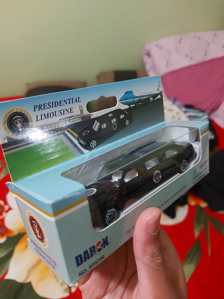 Daron Presidential Limousine Die Cast Toy