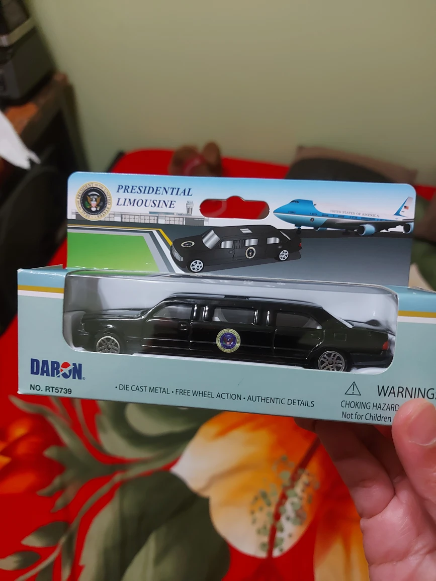 Daron Presidential Limousine Die Cast Toy - photo 3