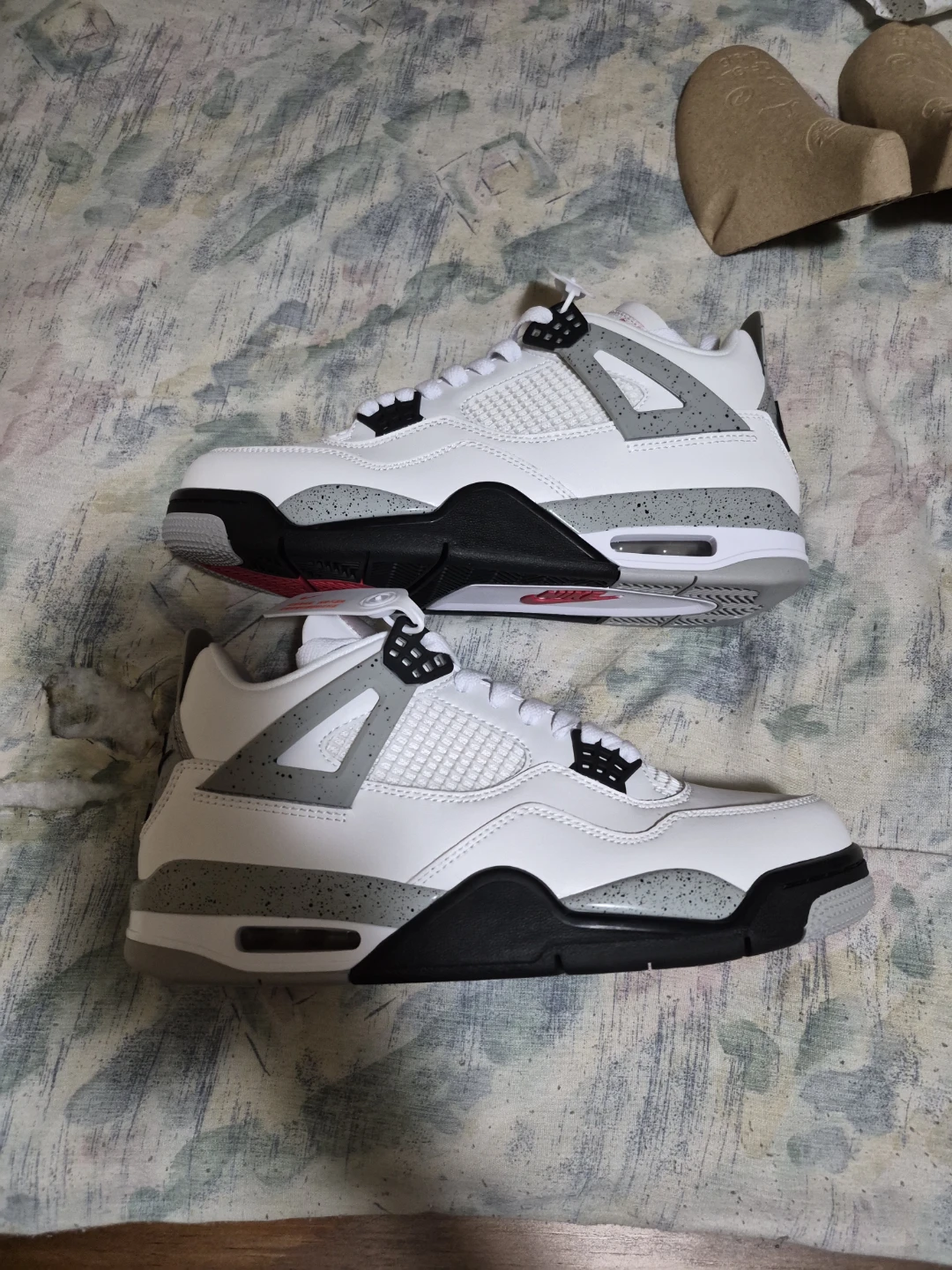 Air Jordan 4 Retro Cement
