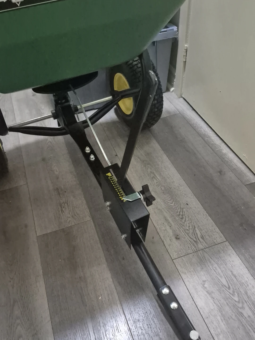 John Deere Lawn Spreader