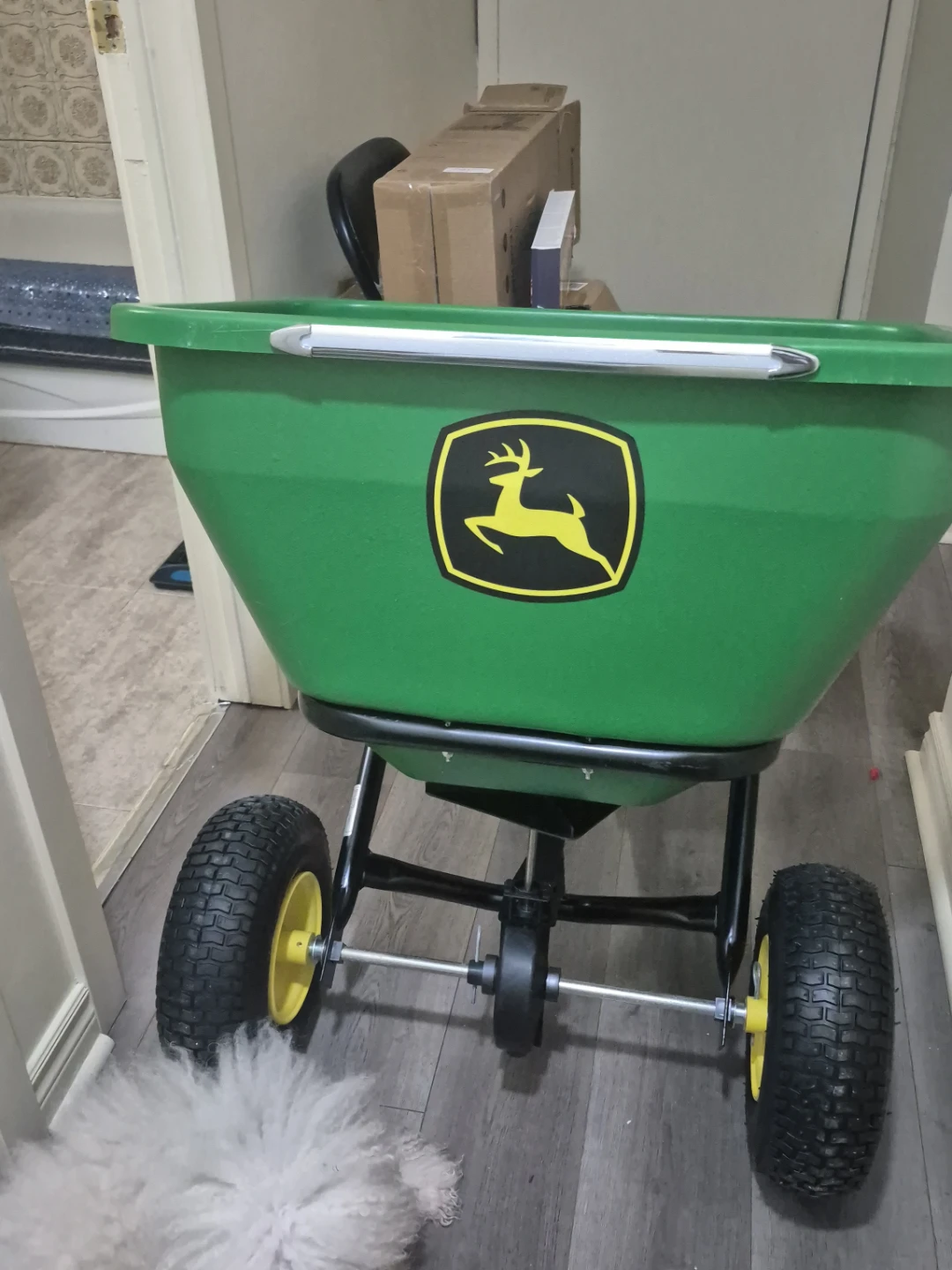 John Deere Lawn Spreader - photo 2