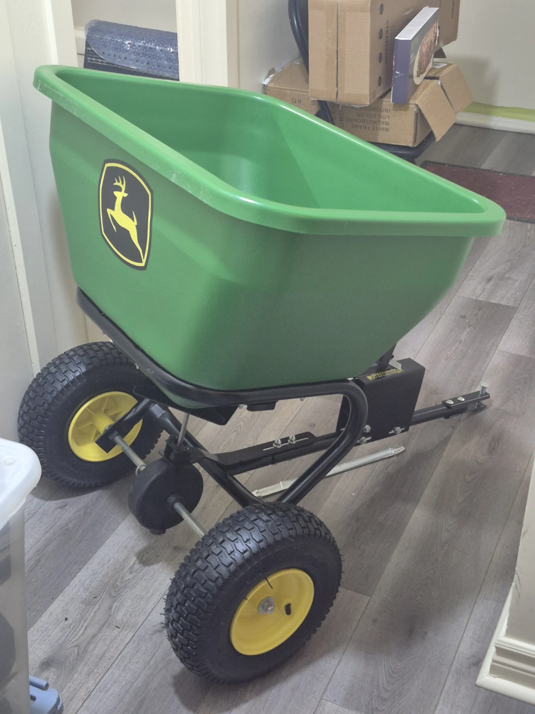 John Deere Lawn Spreader - photo 3