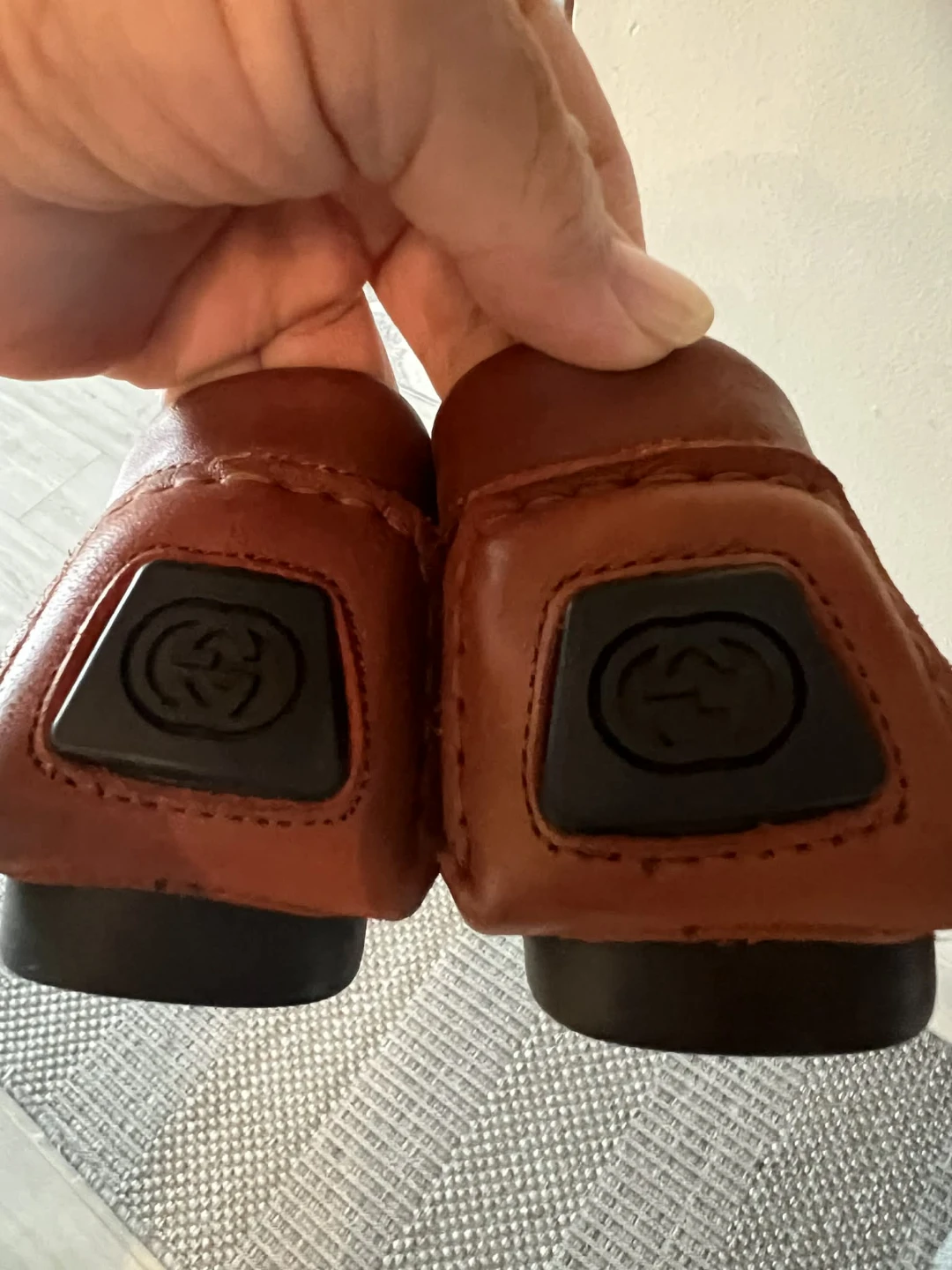 Gucci Brown Leather Bee Loafers Size 43 - photo 3