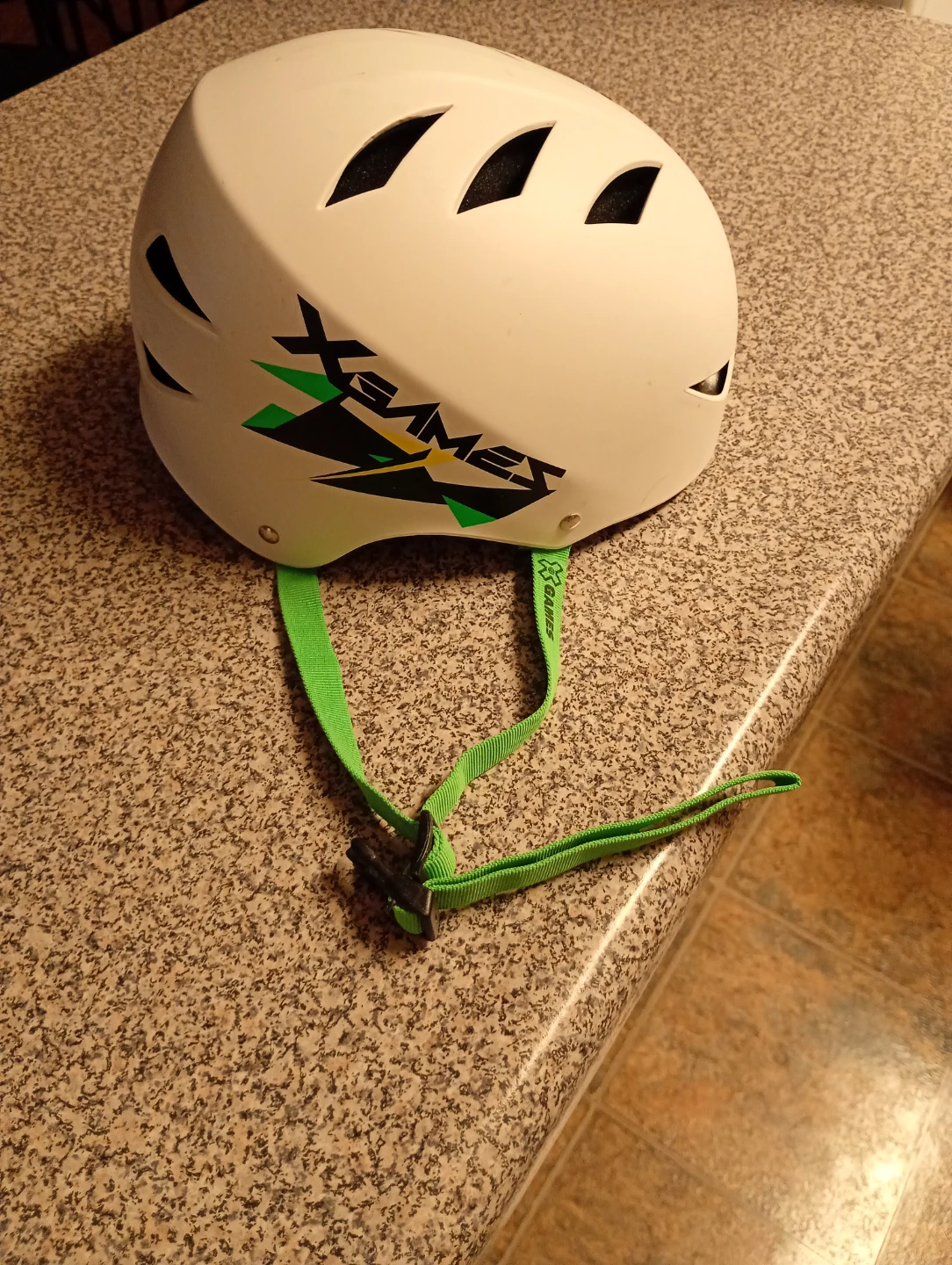 XGames White Medium Helmet