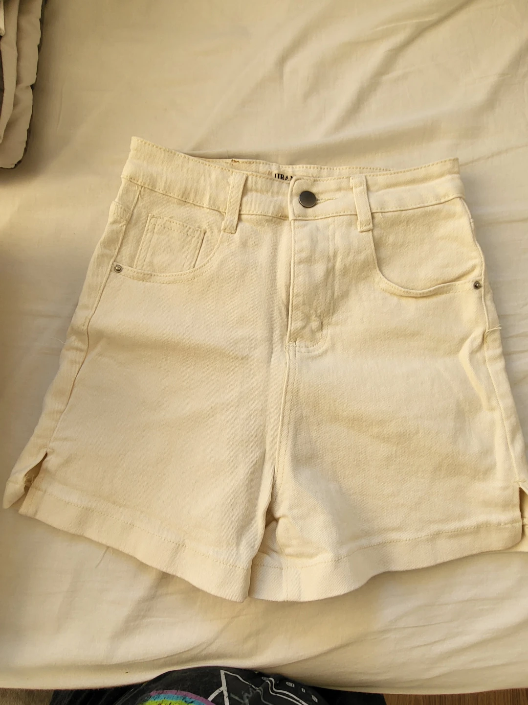 JIRANAN STUDIO Cream Denim Shorts - Size M