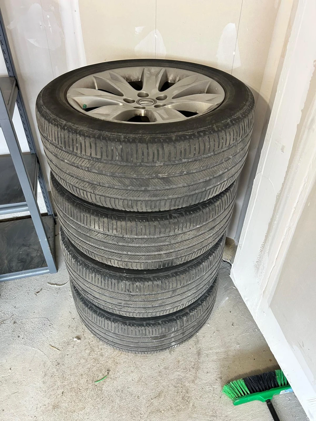 Set of 4 Acura Alloy Wheels with all season Tires - photo 2