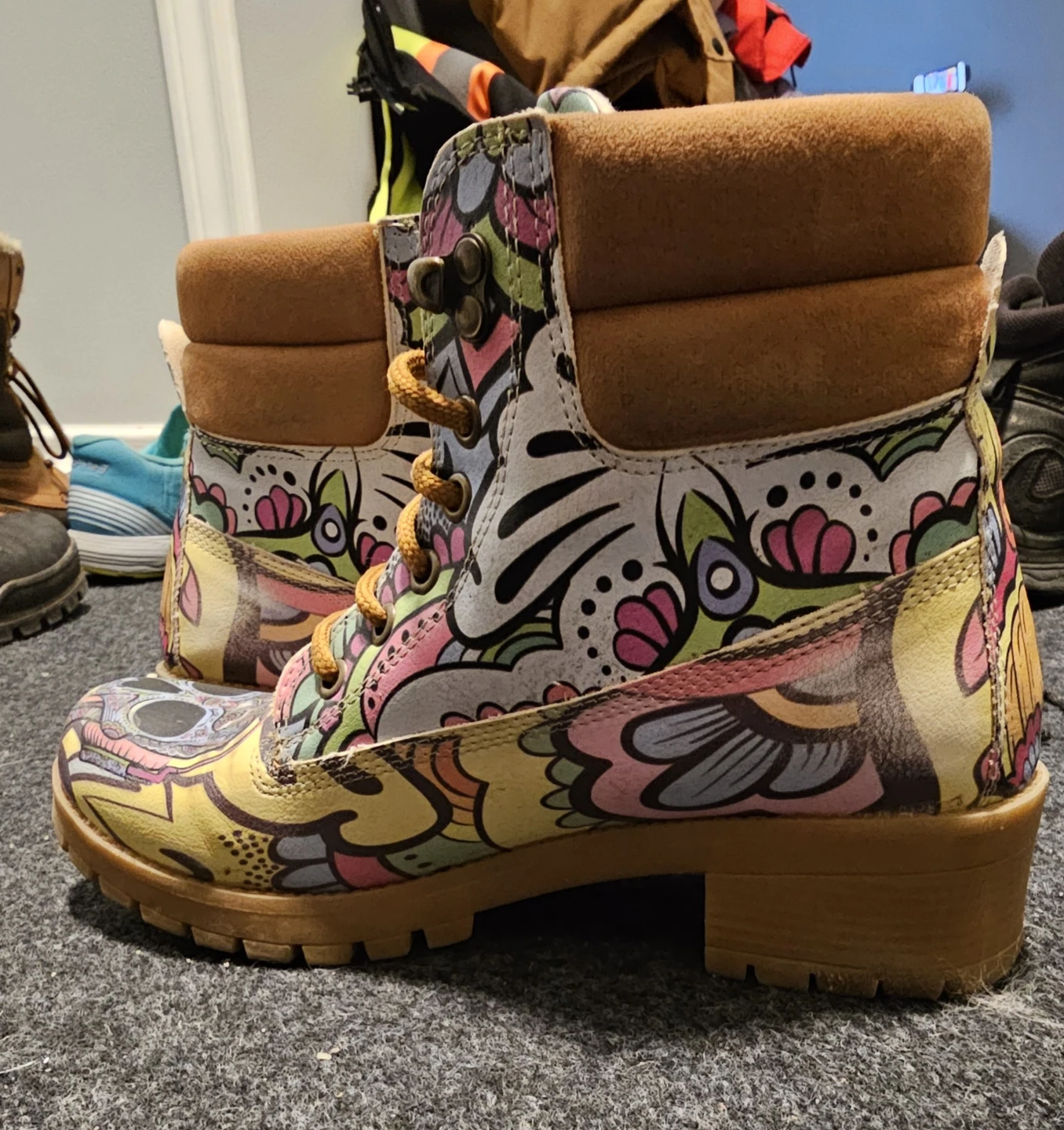 Lace-Up Boots Size 7 - photo 2
