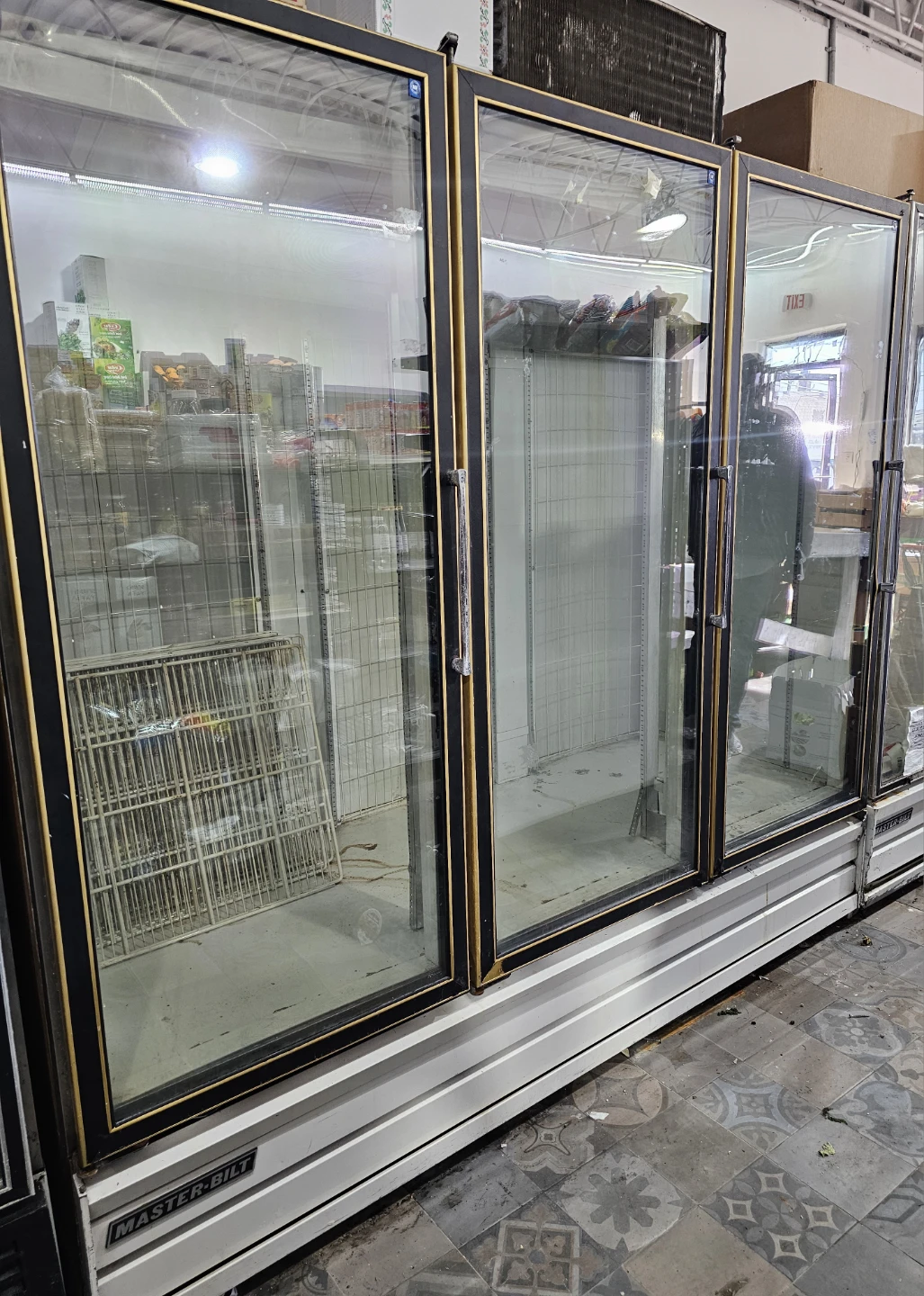 Master-bilt 3 door commercial freezer - photo 2