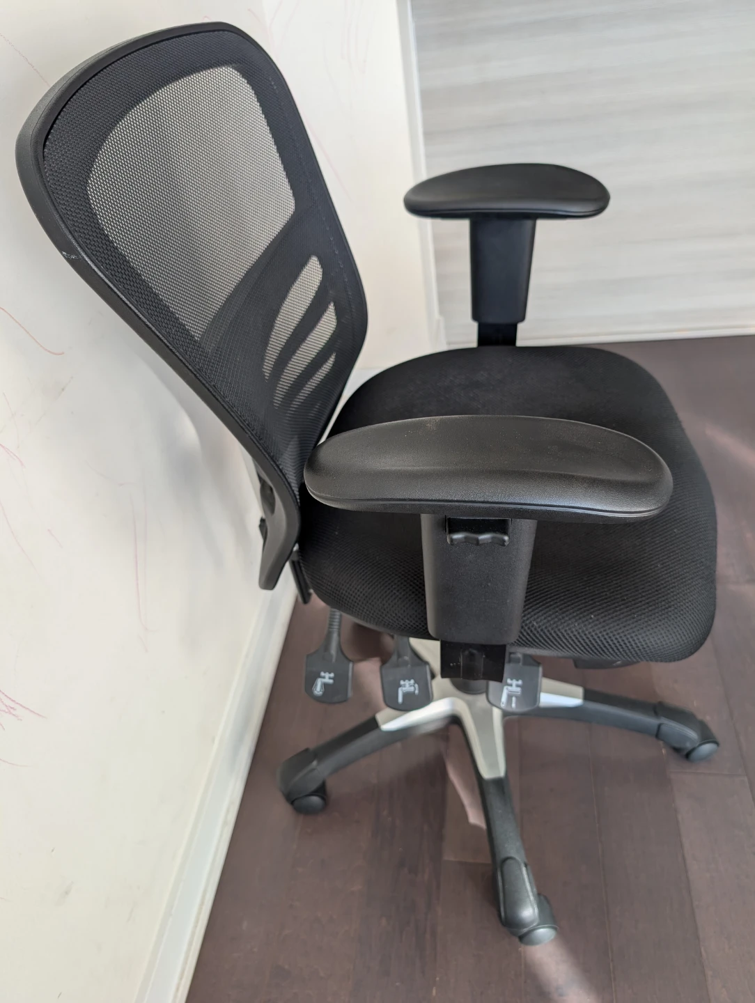 Black Mesh Office Chair - photo 2