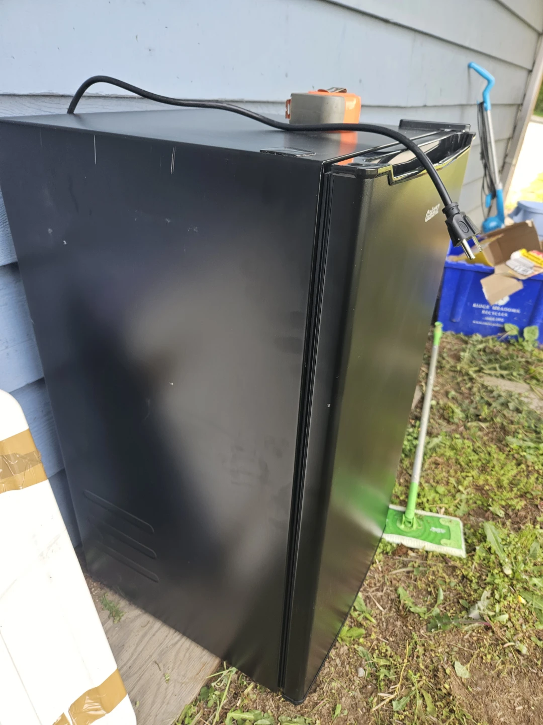 Galanz Black Mini Fridge - photo 3