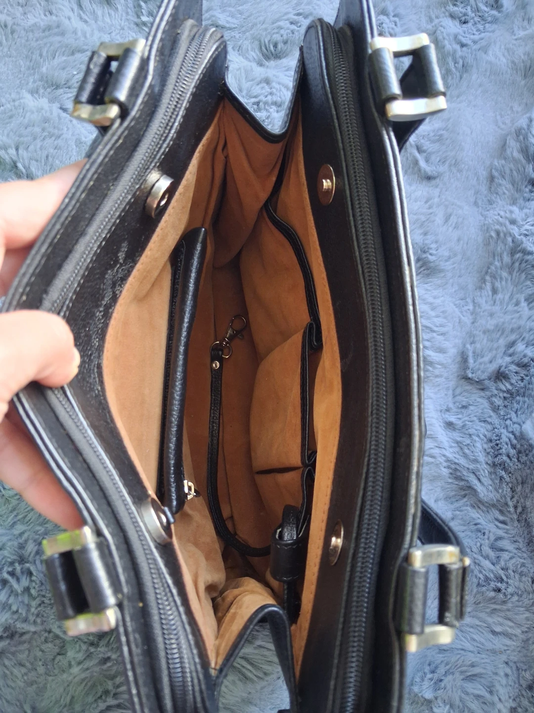 Elegant Black Organizer Shoulder Bag - photo 3