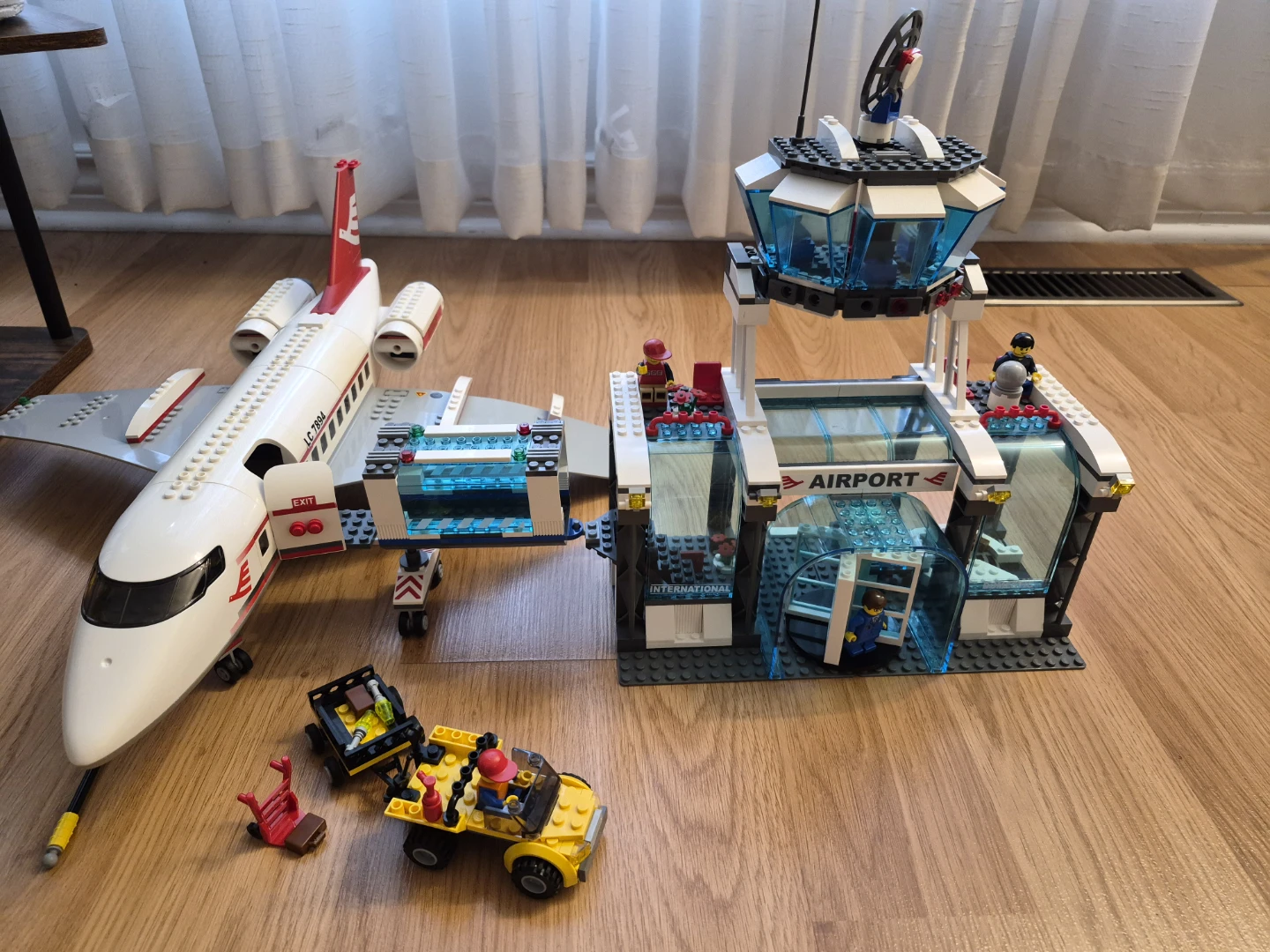 LEGO City Airport 7894 Set - photo 3
