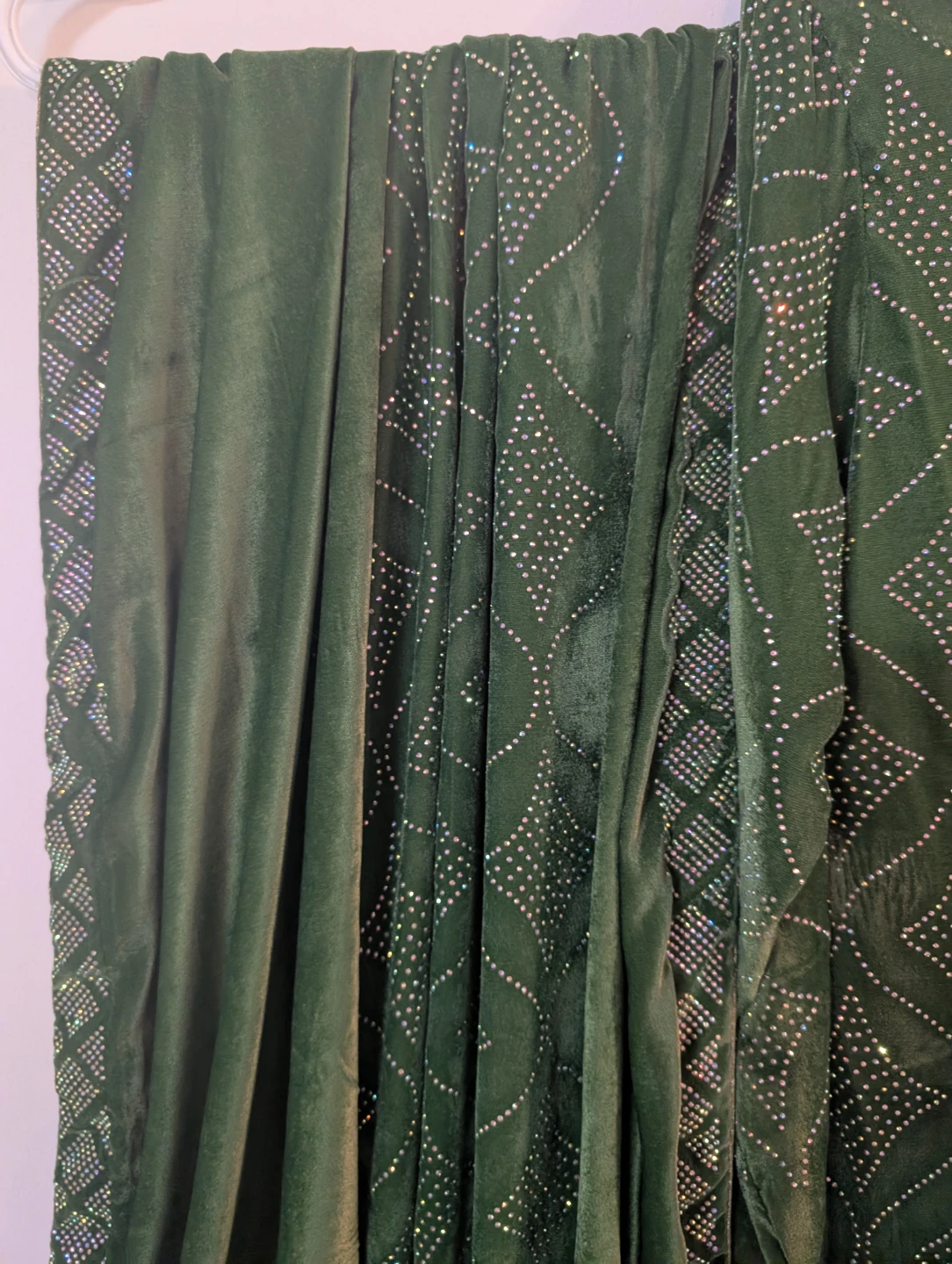 Green Velvet Embellished Shirt, dopatta and Pants Set - photo 2