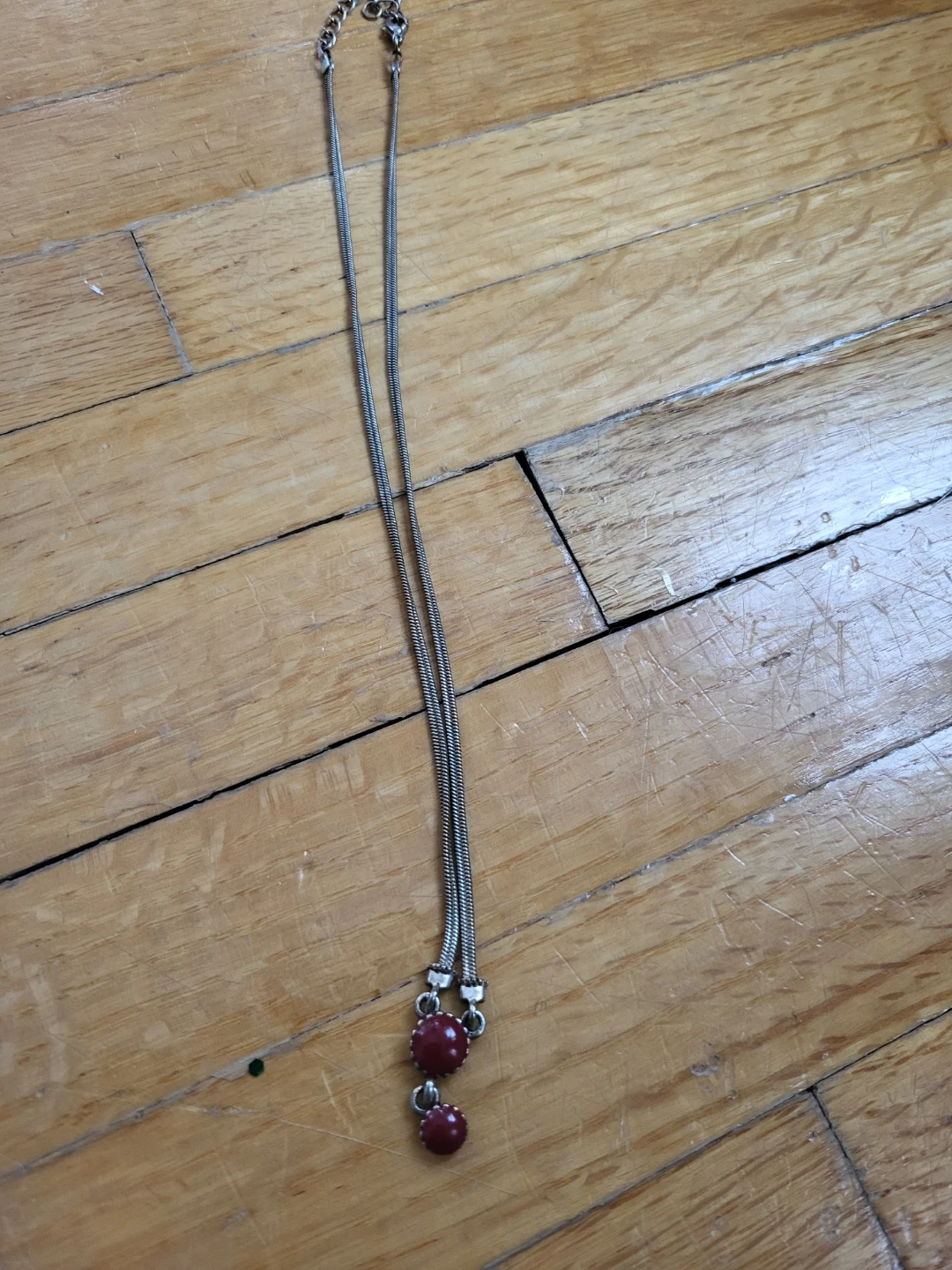 Silver tone necklace with red stones - photo 2
