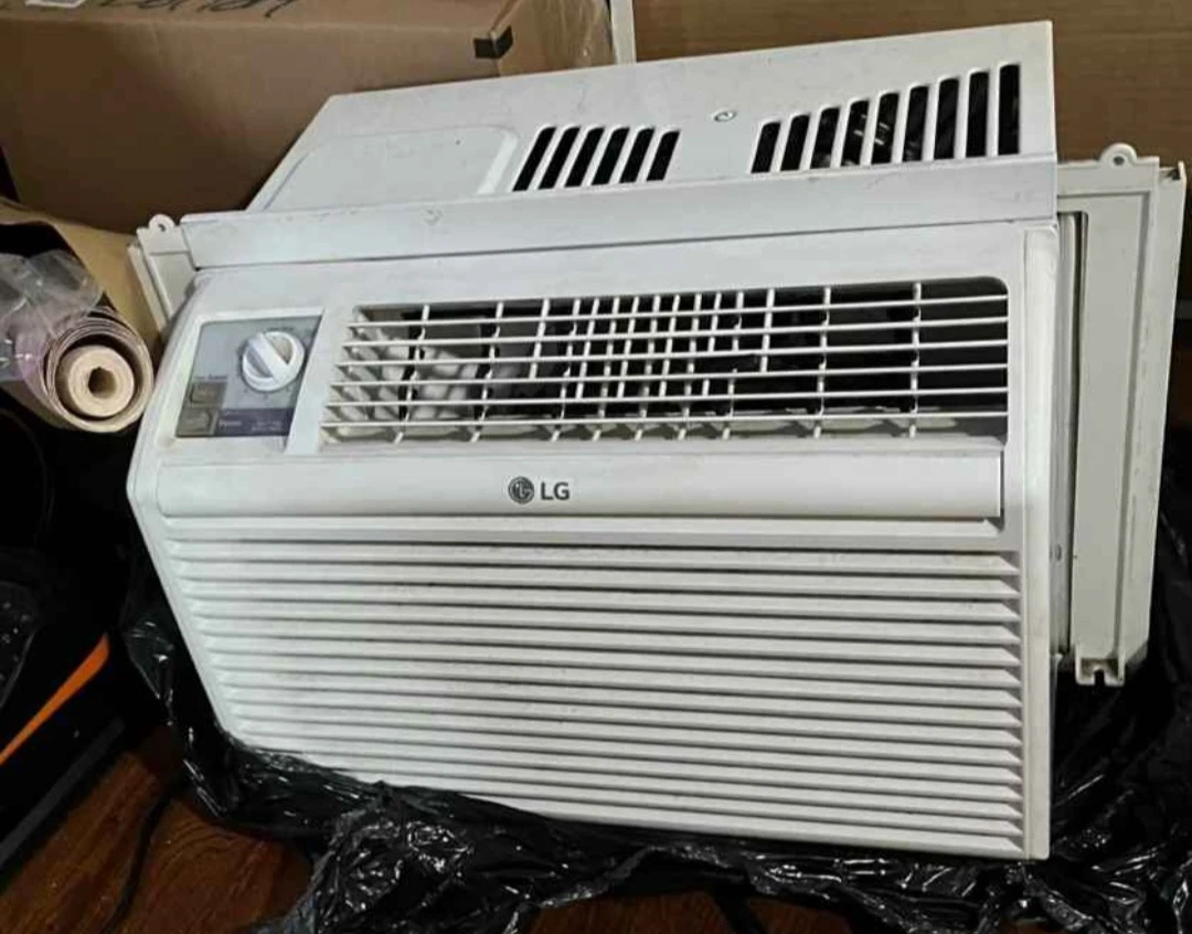 Set of 2 LG and GE window Air conditioners both excellent works - photo 2