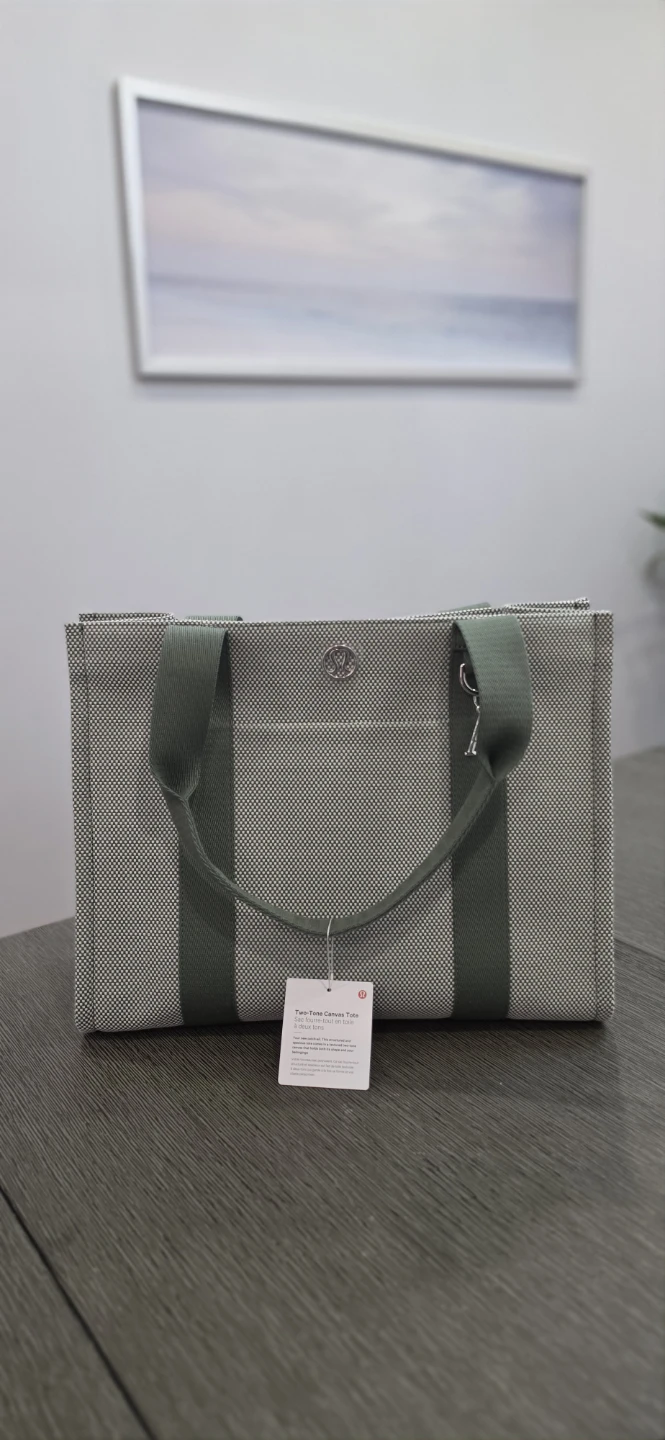 Lululemon Two-Tone Canvas Tote Bag 10L - photo 2