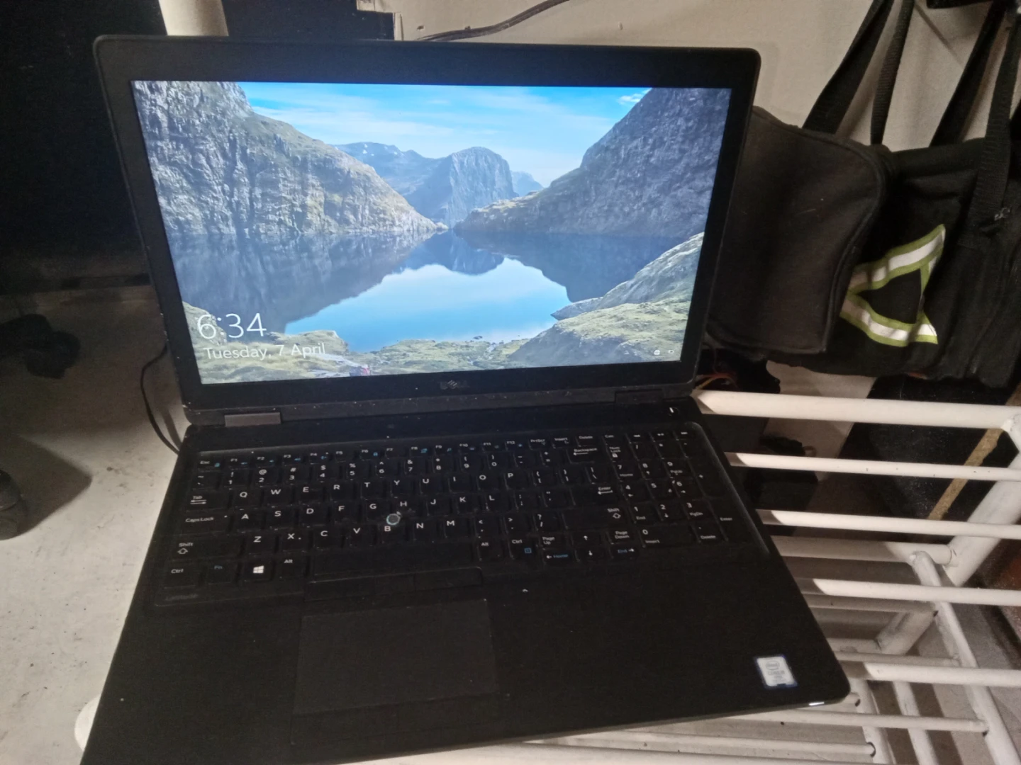 Dell  latitude 5580 Laptop - photo 3
