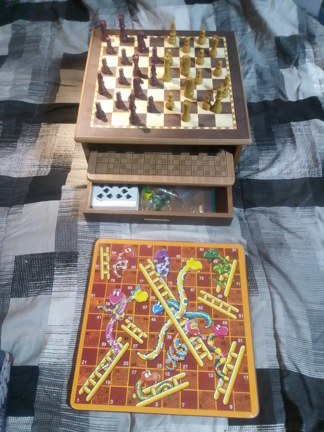 3-in-1 Game Set: Chess, Dominoes, and Snakes and Ladders - photo 3