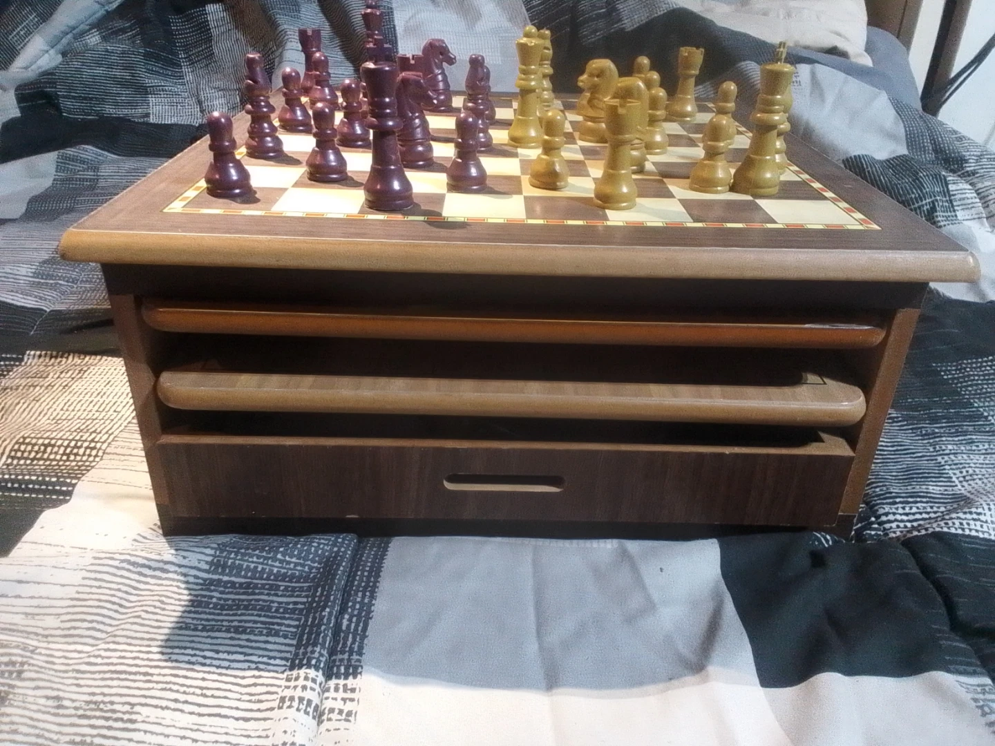 3-in-1 Game Set: Chess, Dominoes, and Snakes and Ladders - photo 4