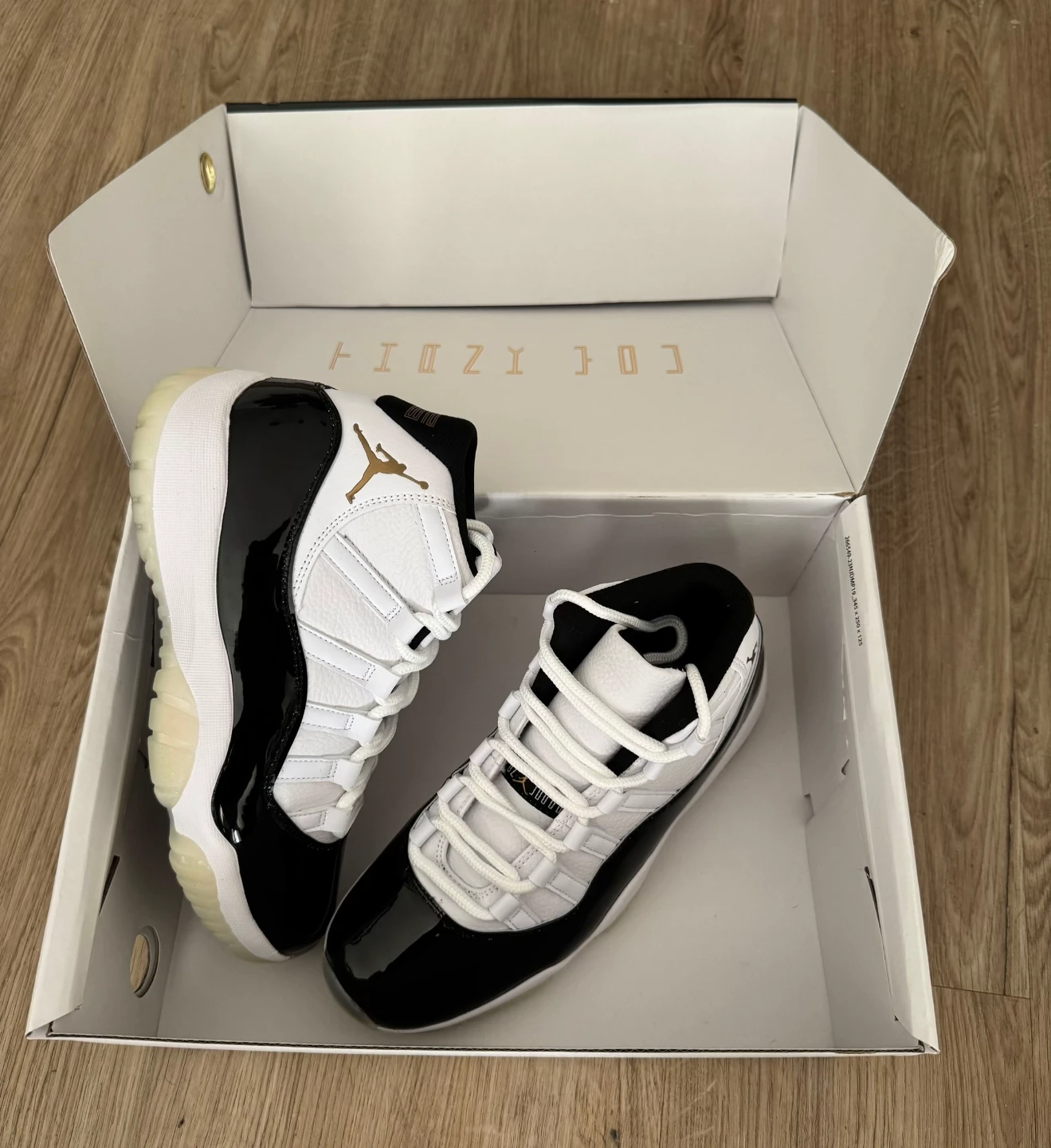 Air Jordan 11 Retro Concord Sneakers