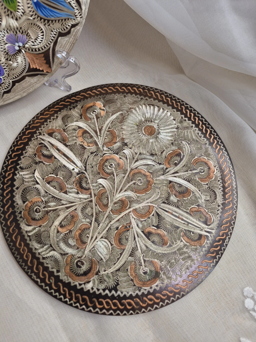 Pair of Beautiful Vintage 7 1/2"  Etched Copper Wall Plates - photo 3