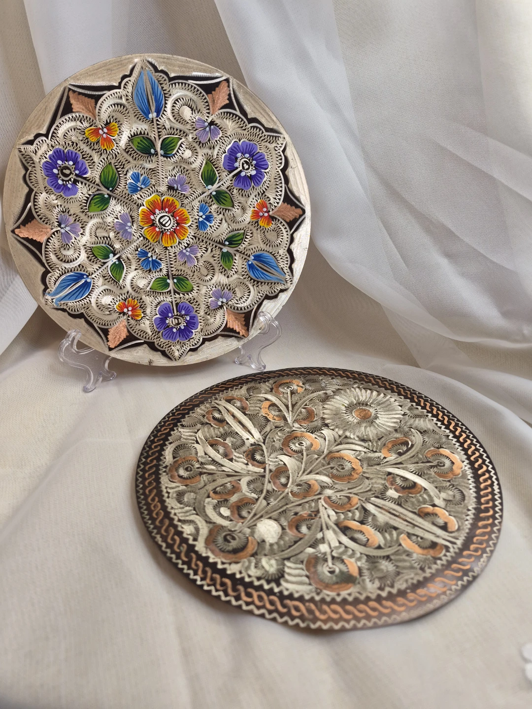 Pair of Beautiful Vintage 7 1/2"  Etched Copper Wall Plates - photo 4