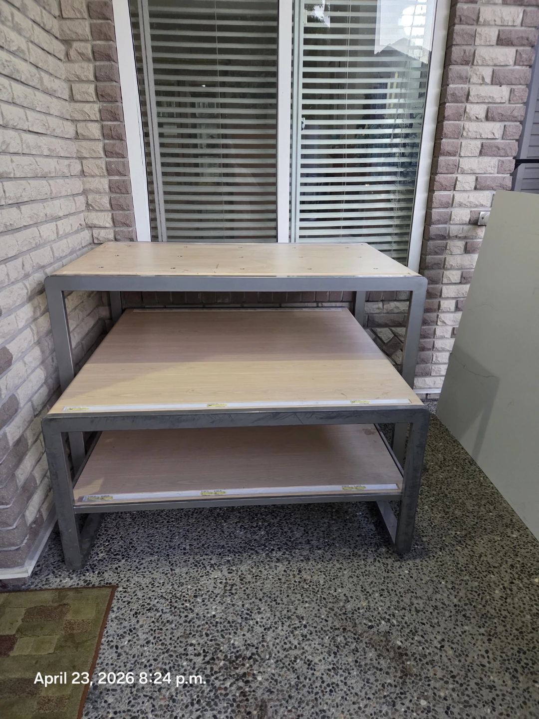 Two-Tiered Wood tabel
