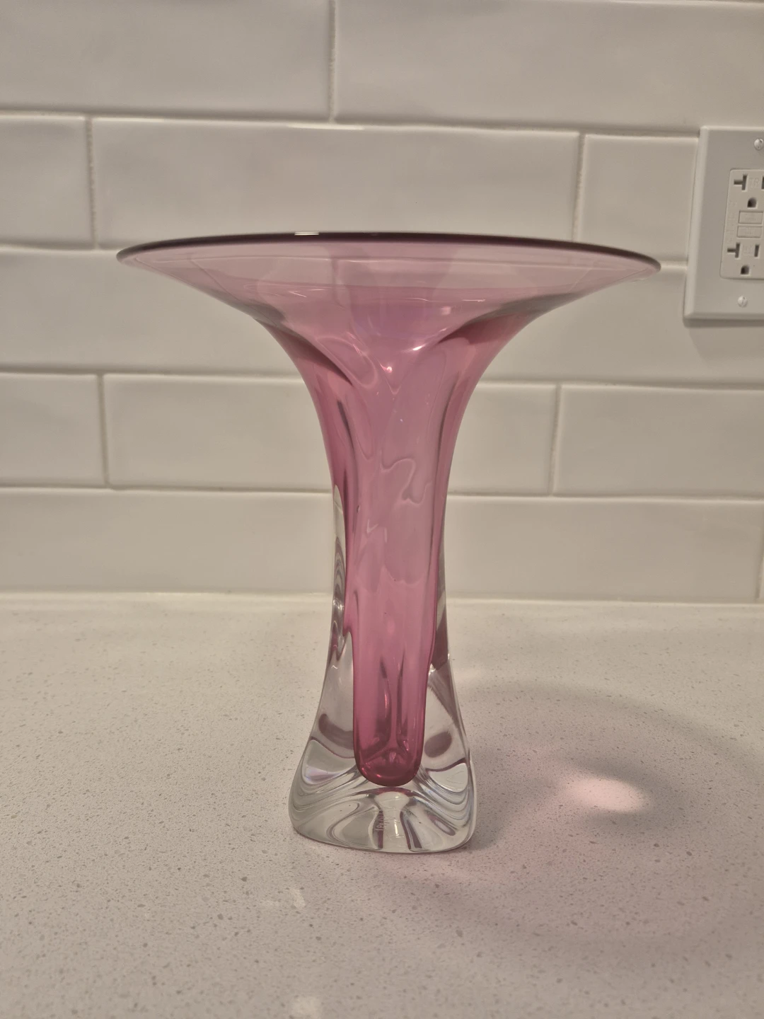 Signed Jonathan Winfisky Art Glass Vase (1991) – Cranberry - photo 3