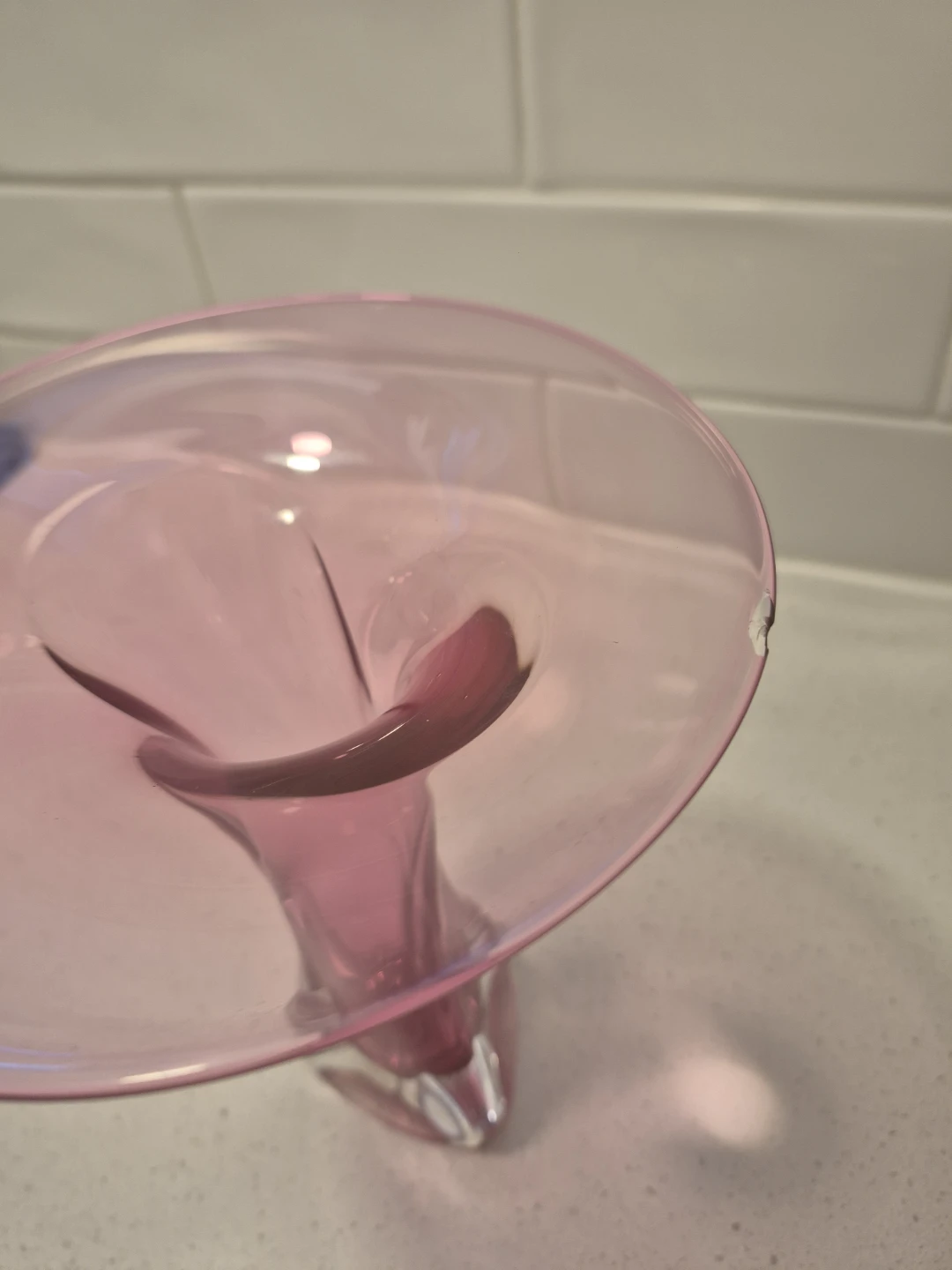 Signed Jonathan Winfisky Art Glass Vase (1991) – Cranberry - photo 4
