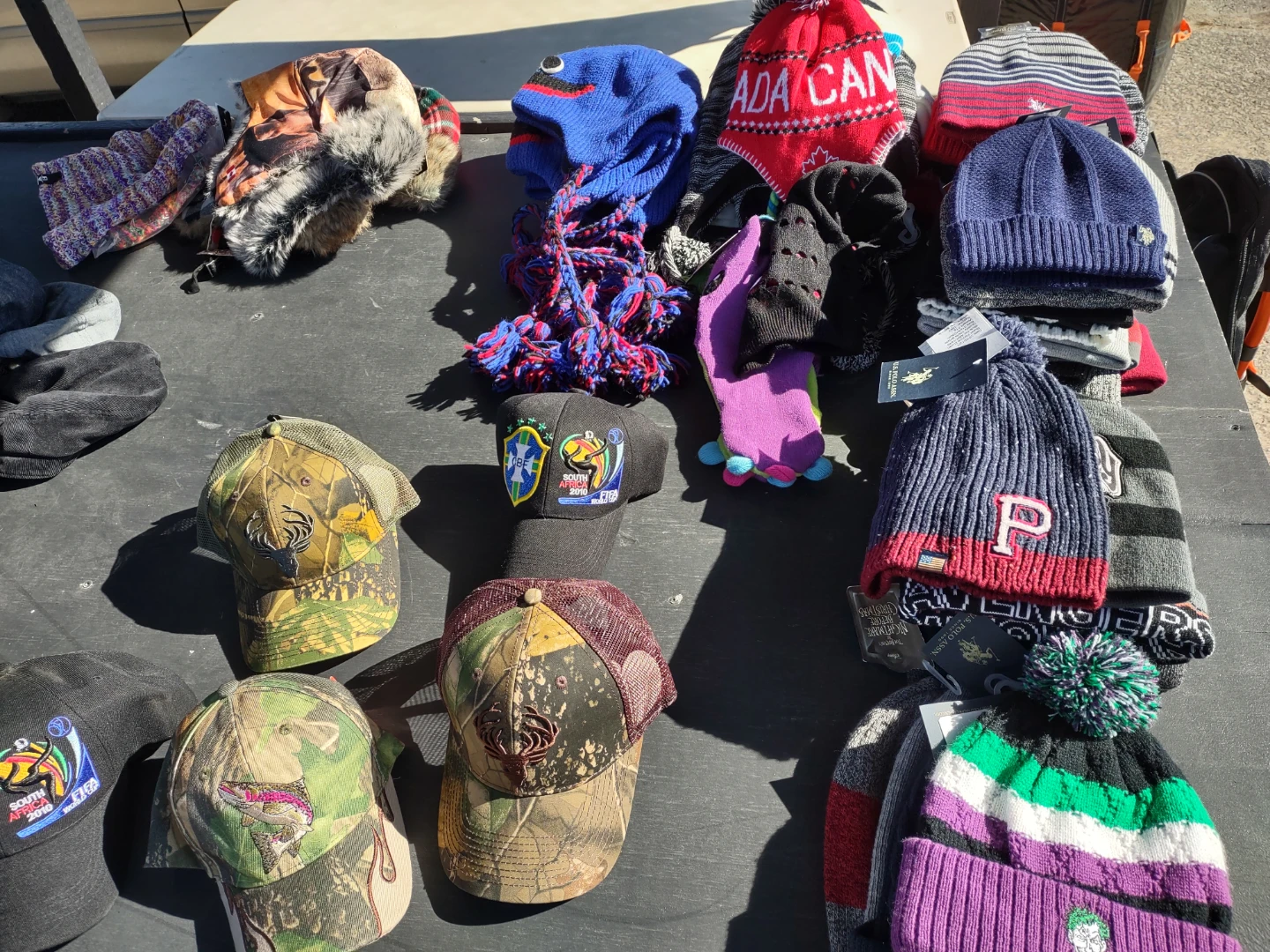 Free delivery Assorted Hats and Beanies selling them as Lot - photo 2