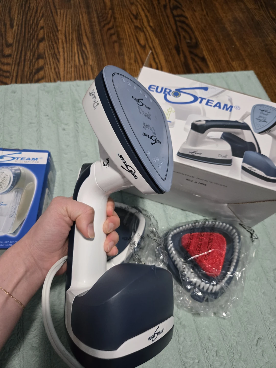 EUROSTEAM Duet Garment Steamer & Fuzz Remover Combo - photo 4