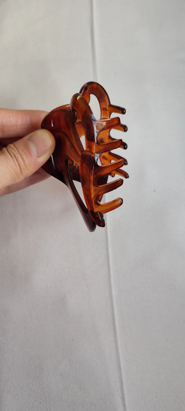 Tortoiseshell Claw Clip Hair Accessory - photo 3