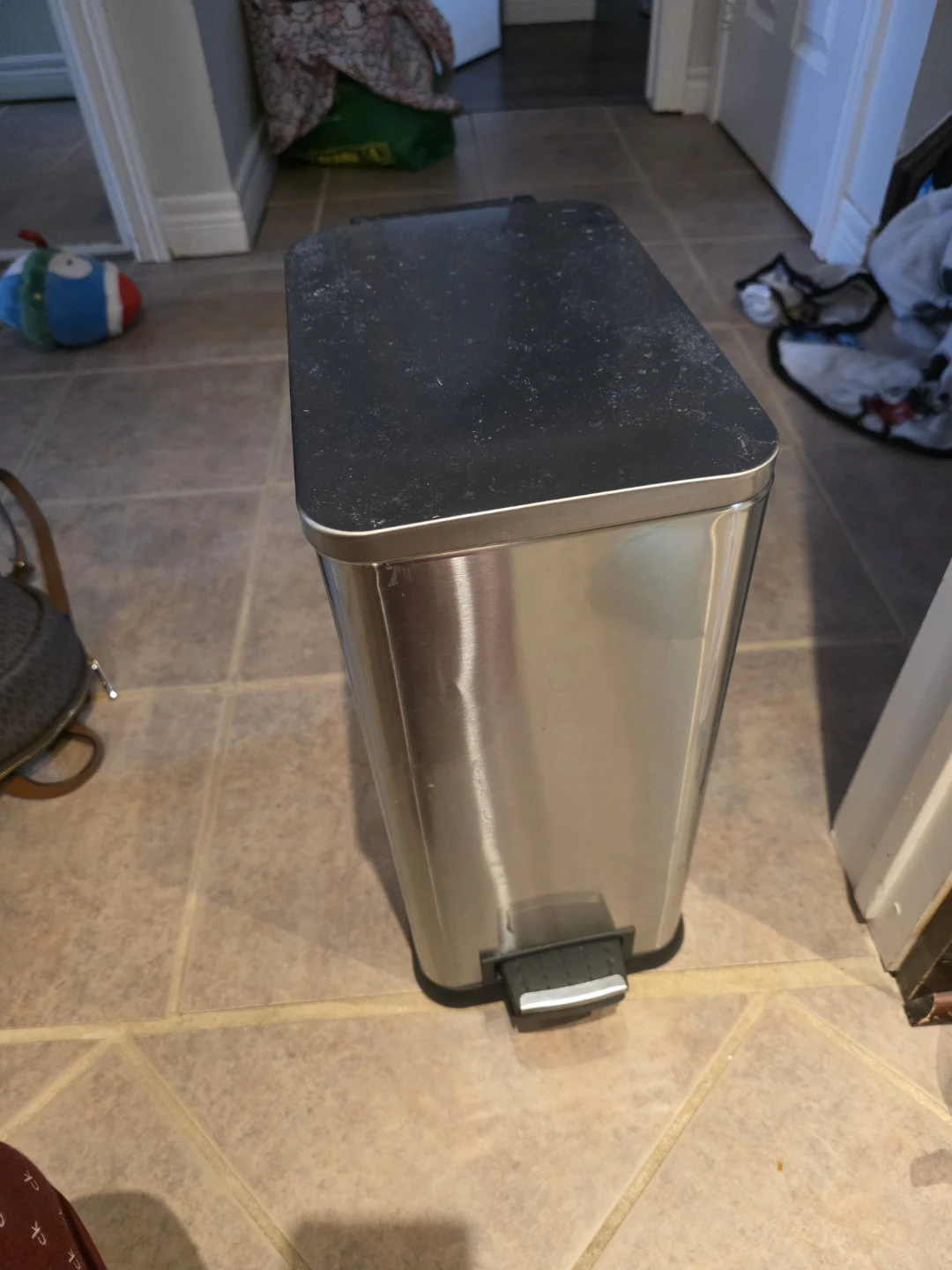 Garbage can (no bin inside it broke )