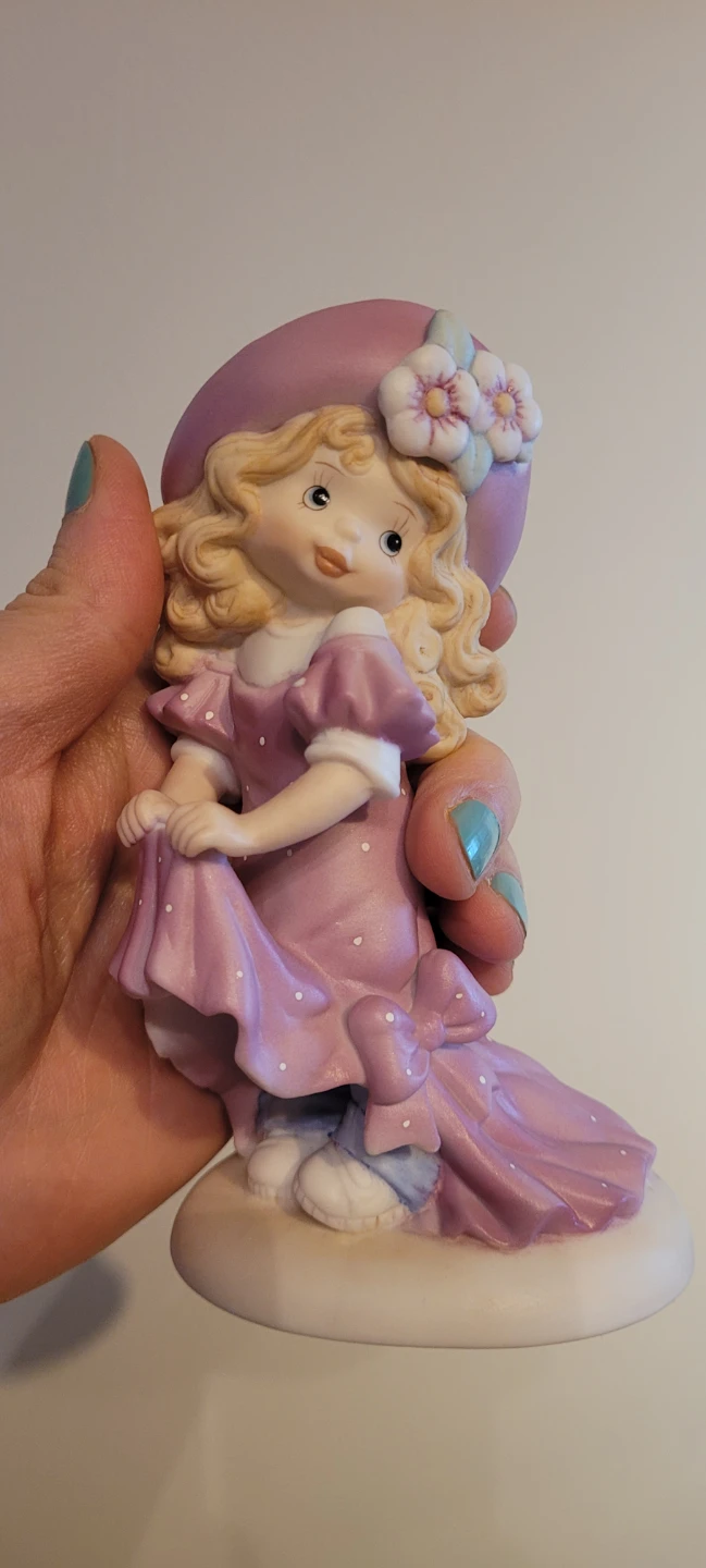 Vintage girl figurine 🌱 - photo 2