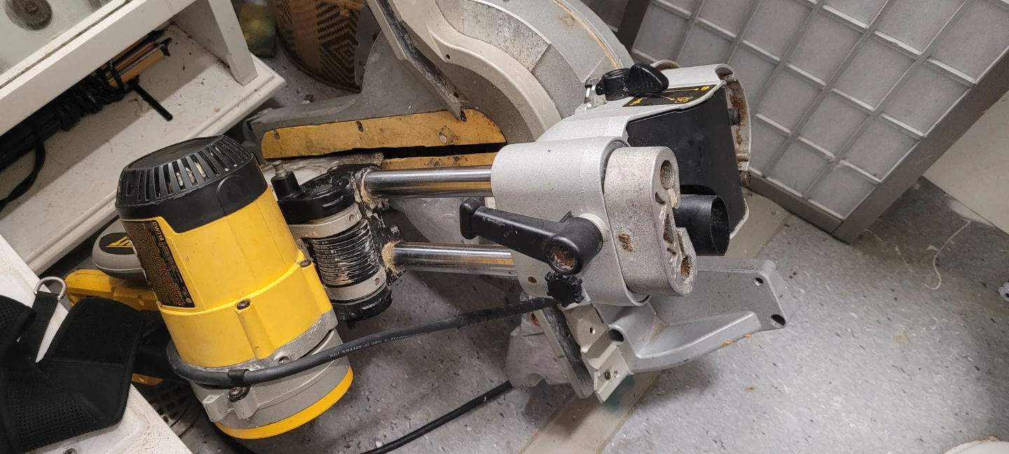 DeWalt DW715 12-Inch Compound Miter Saw
