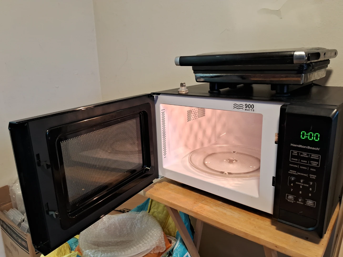 Hamilton Beach 900 Watt Microwave - photo 3