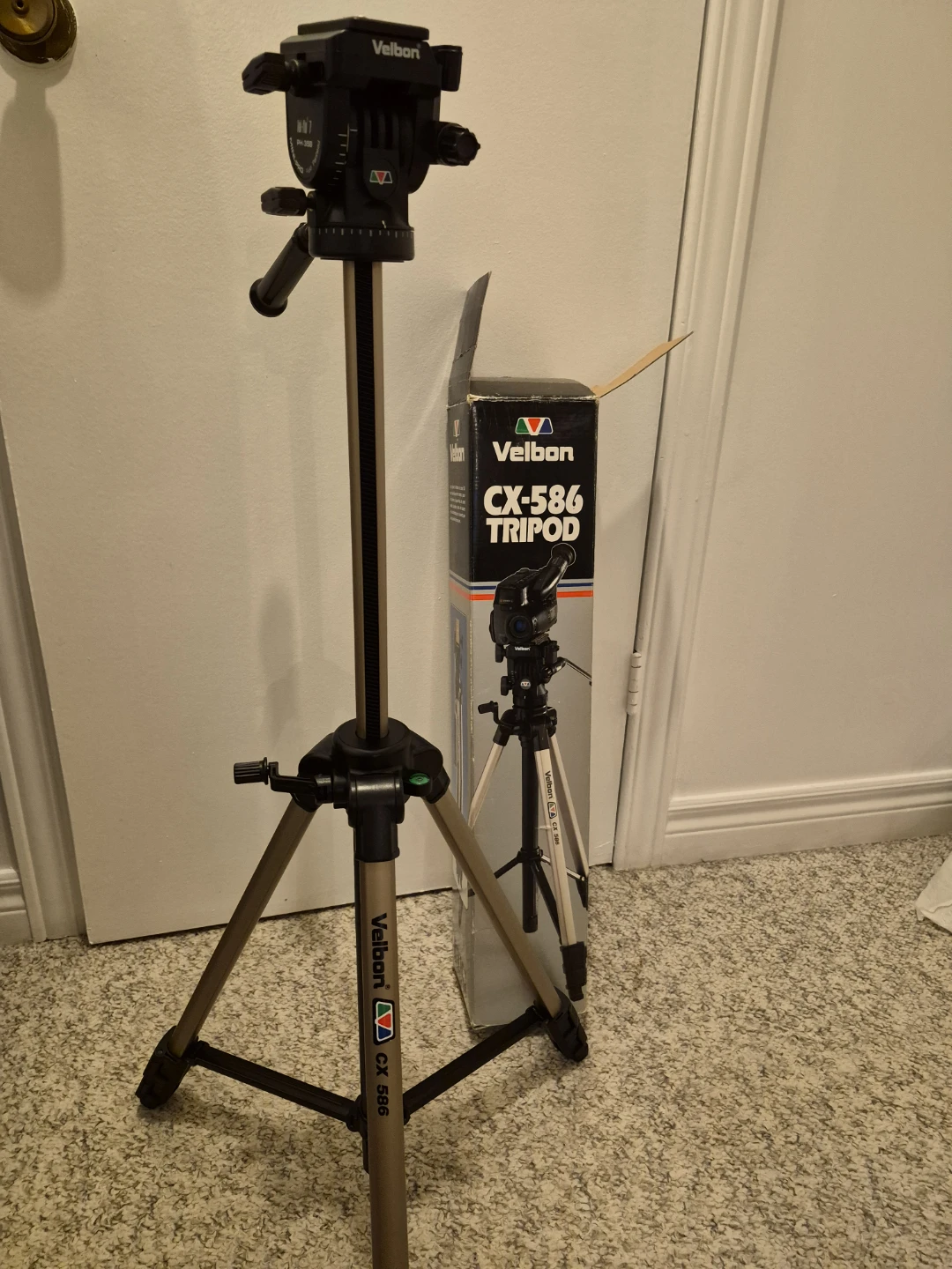 Velbon CX-586 Tripod with Pan Head - photo 2