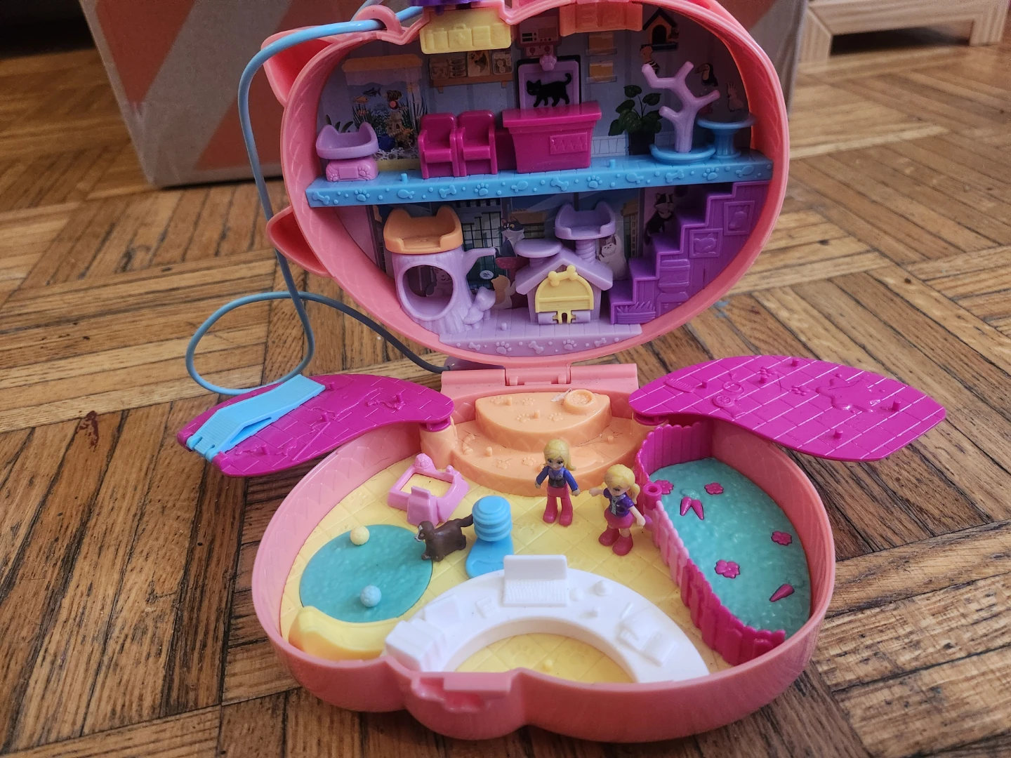 Polly Pocket Pet Care Compact Playset