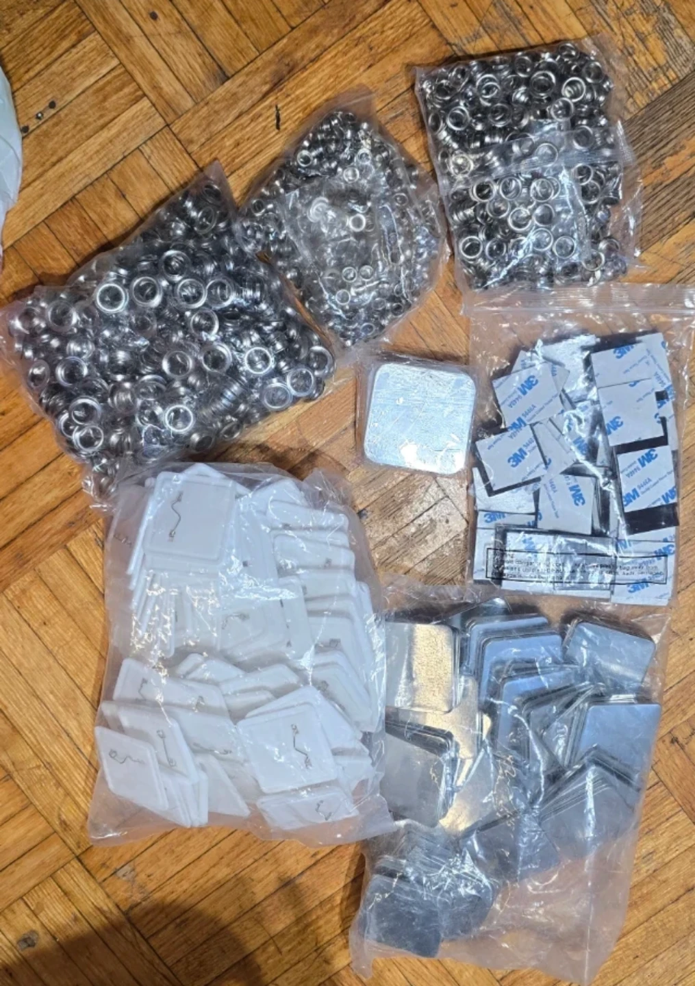 🌱New Bulk Lot of 3M Command Strips and Grommets - photo 2