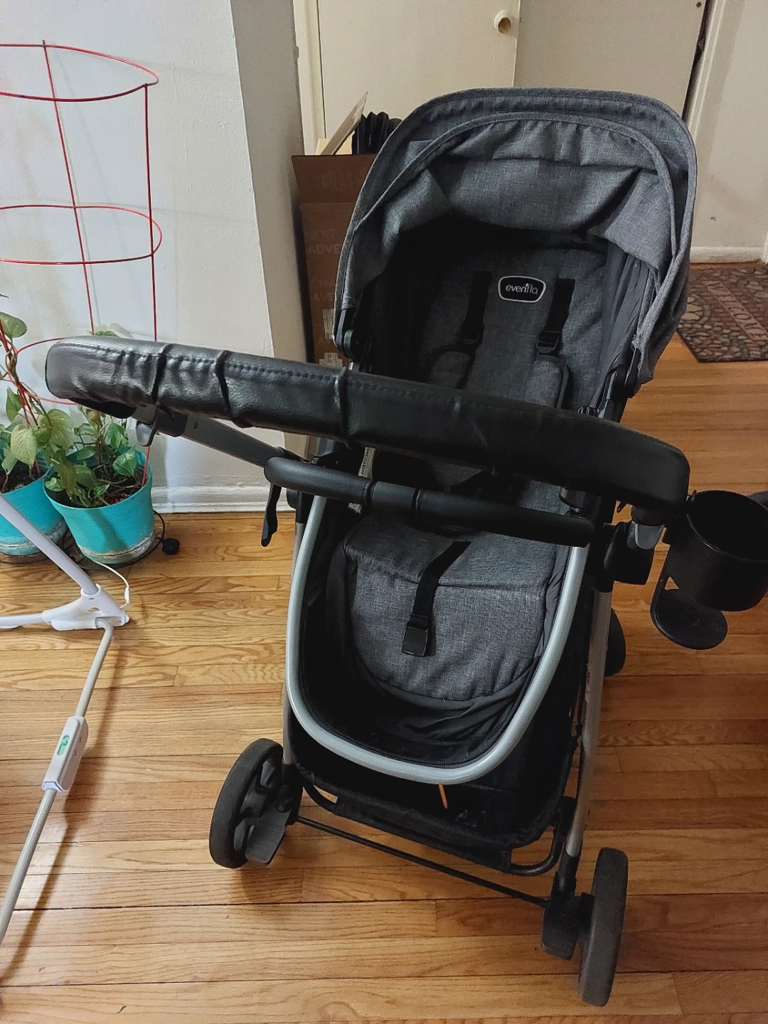 🚼 Evenflo Stroller – Clean, Lightweight & Ready to Go ($40)