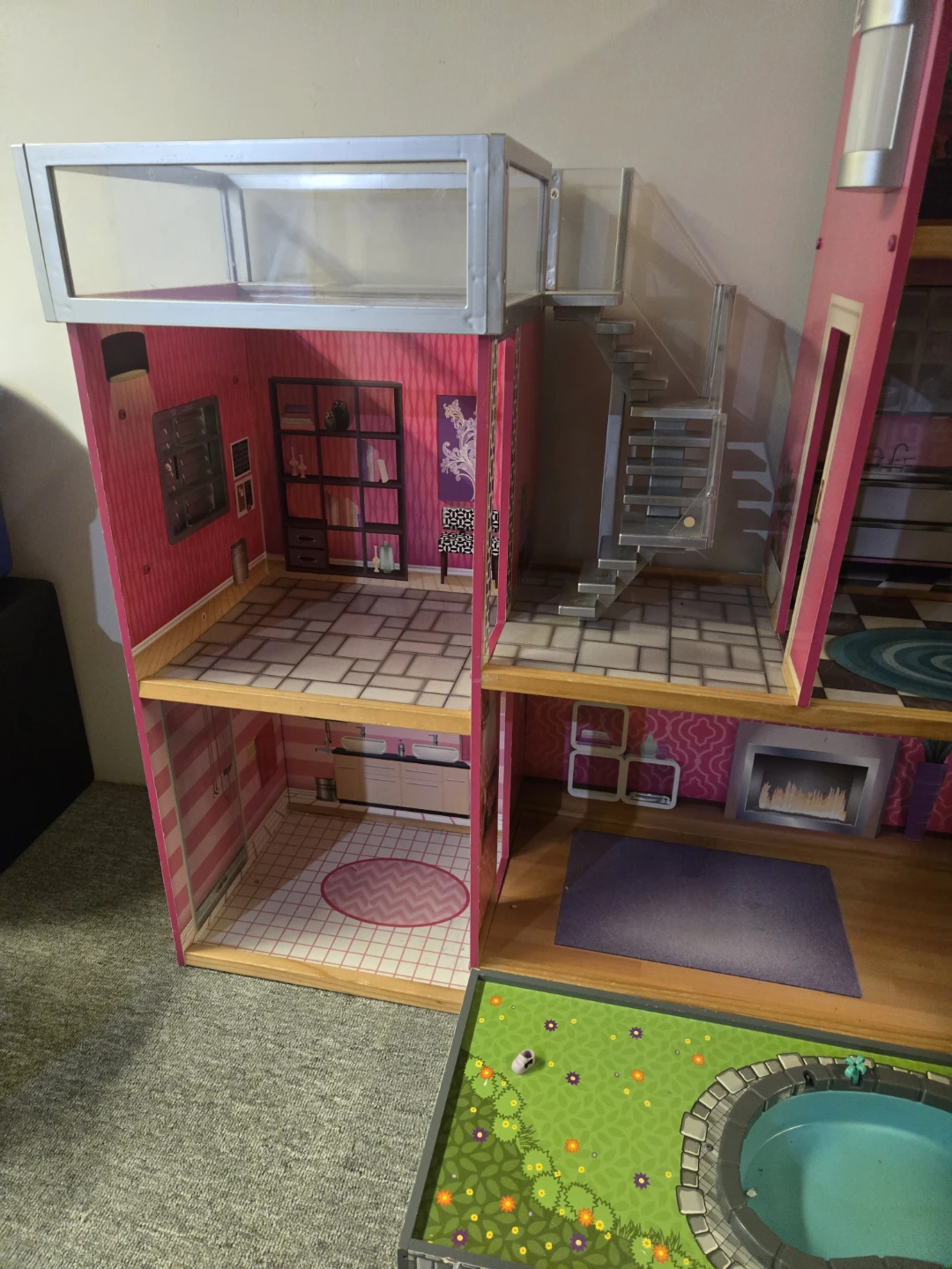 Dollhouse with Pool - photo 3
