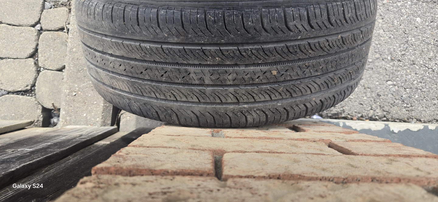 Set of 4 Continental Tires on Rims - photo 5