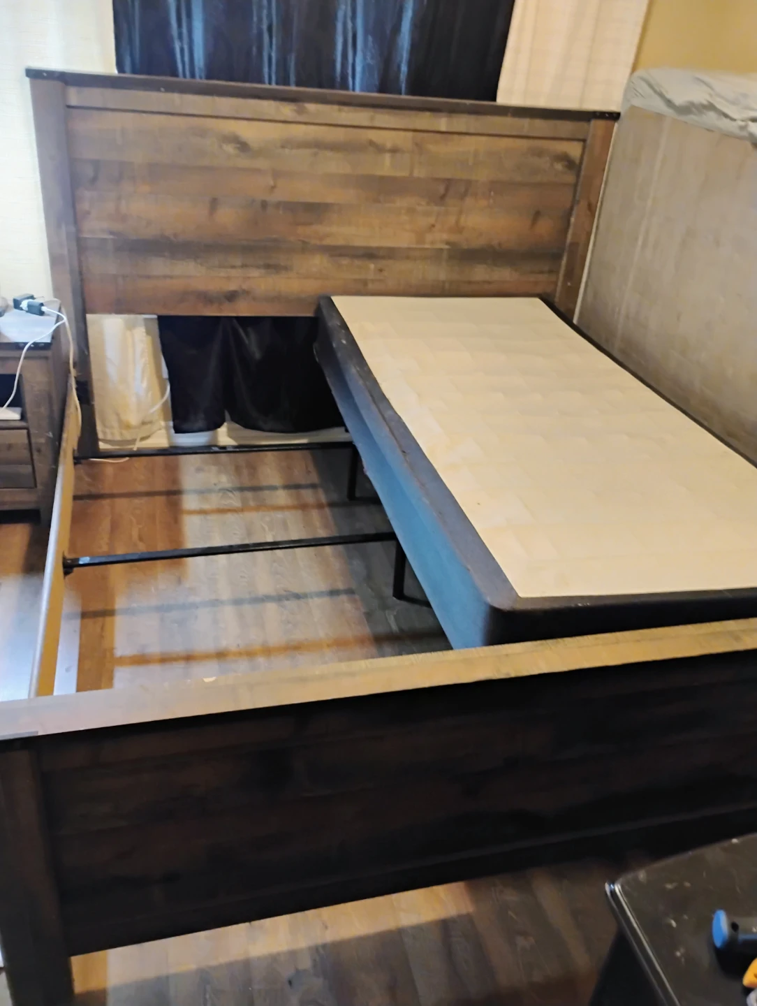 Solid wood California-king bedframe