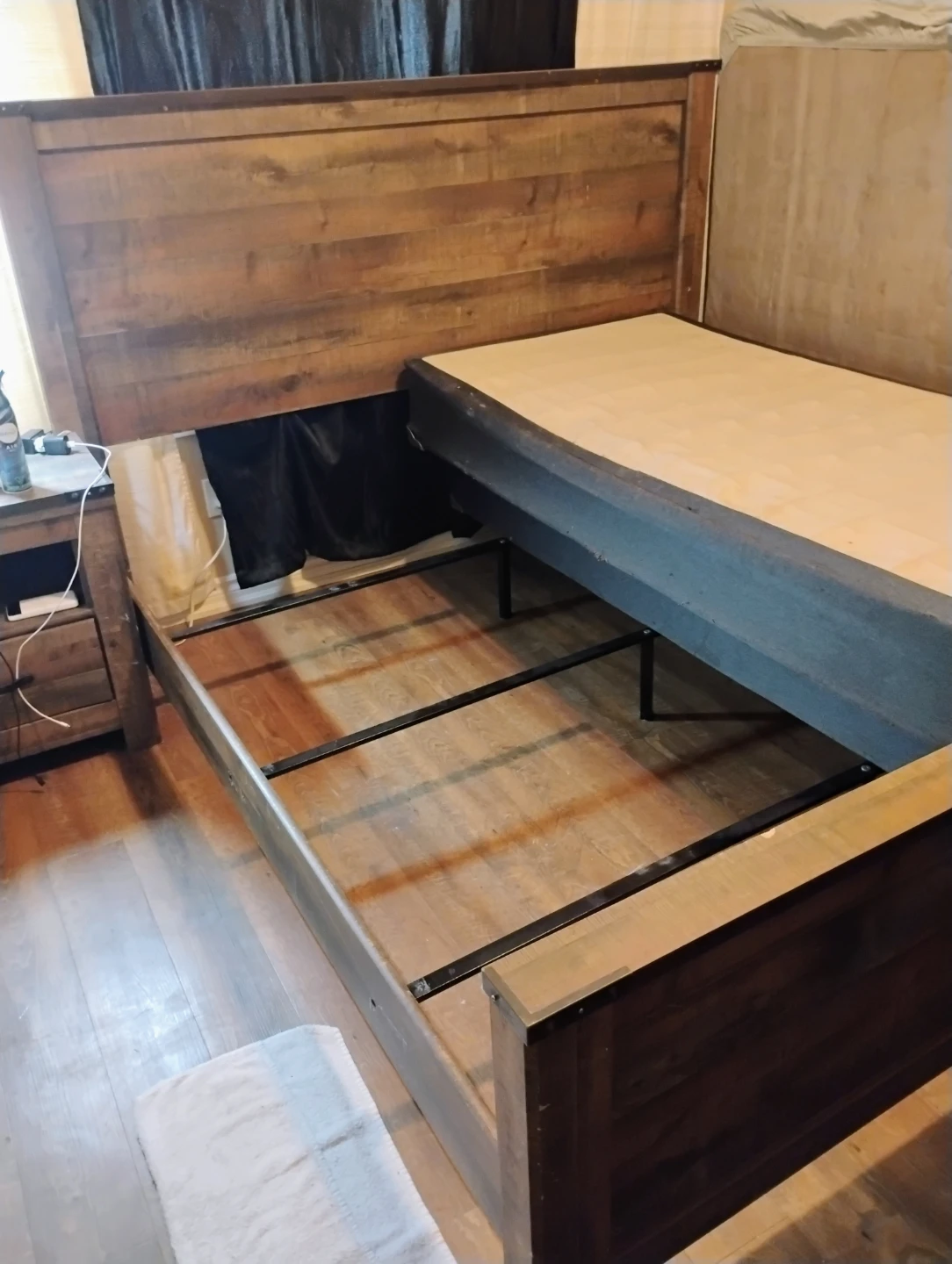 Solid wood California-king bedframe - photo 2